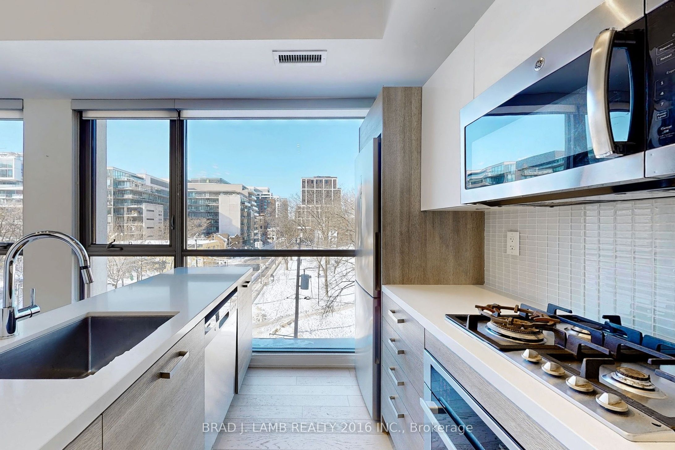 39 Brant Street 424, Toronto, ON M5V 2L9 photo 5