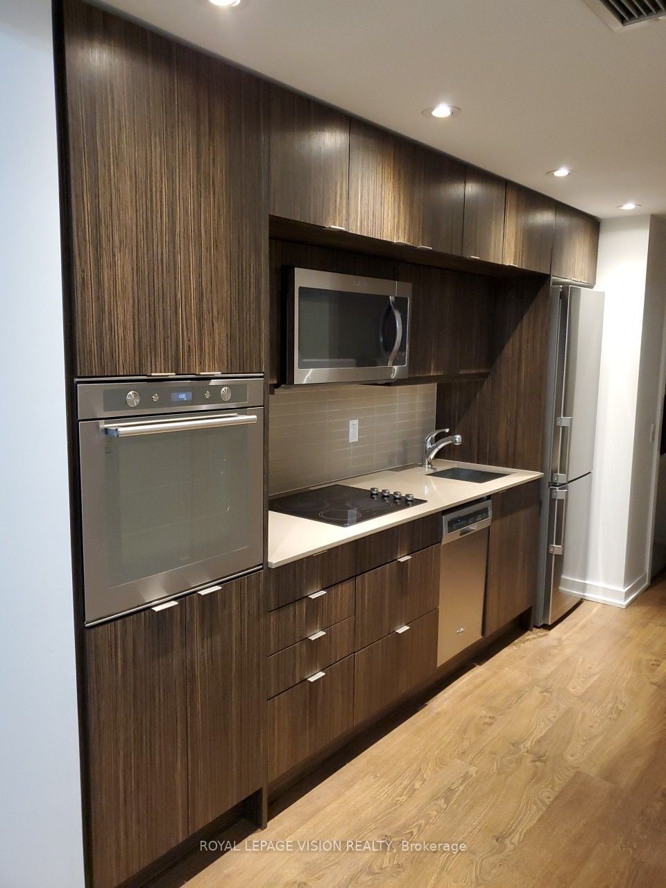 10 York Street 1410, Toronto, ON M5J 0E1 photo 3