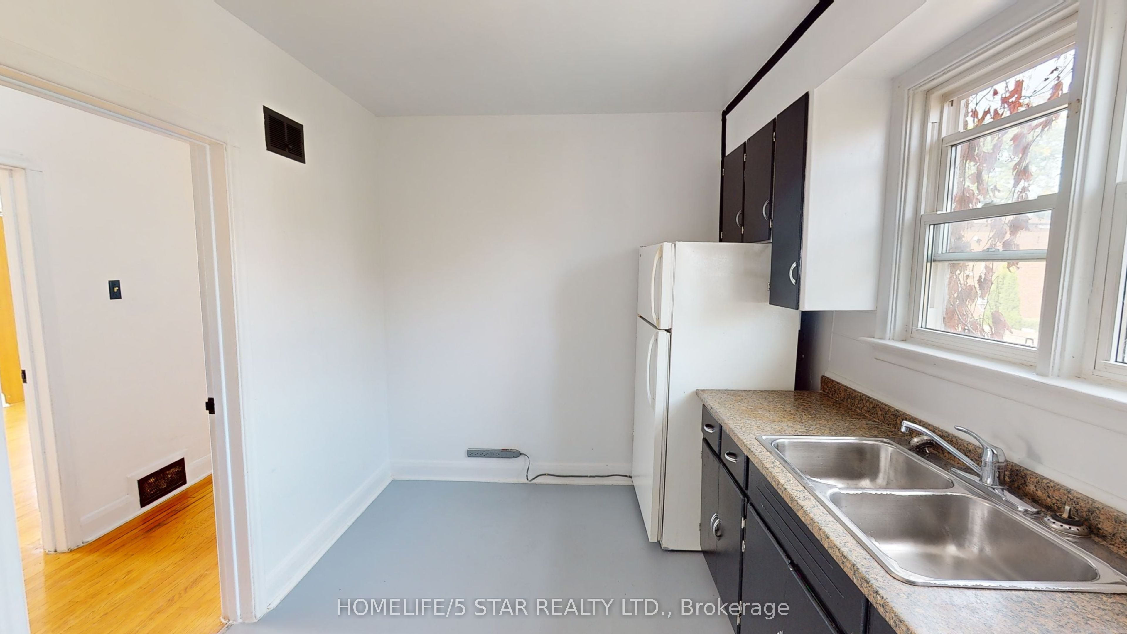 49 Earlsdale Avenue, Toronto, ON M9C 1K9 photo 4
