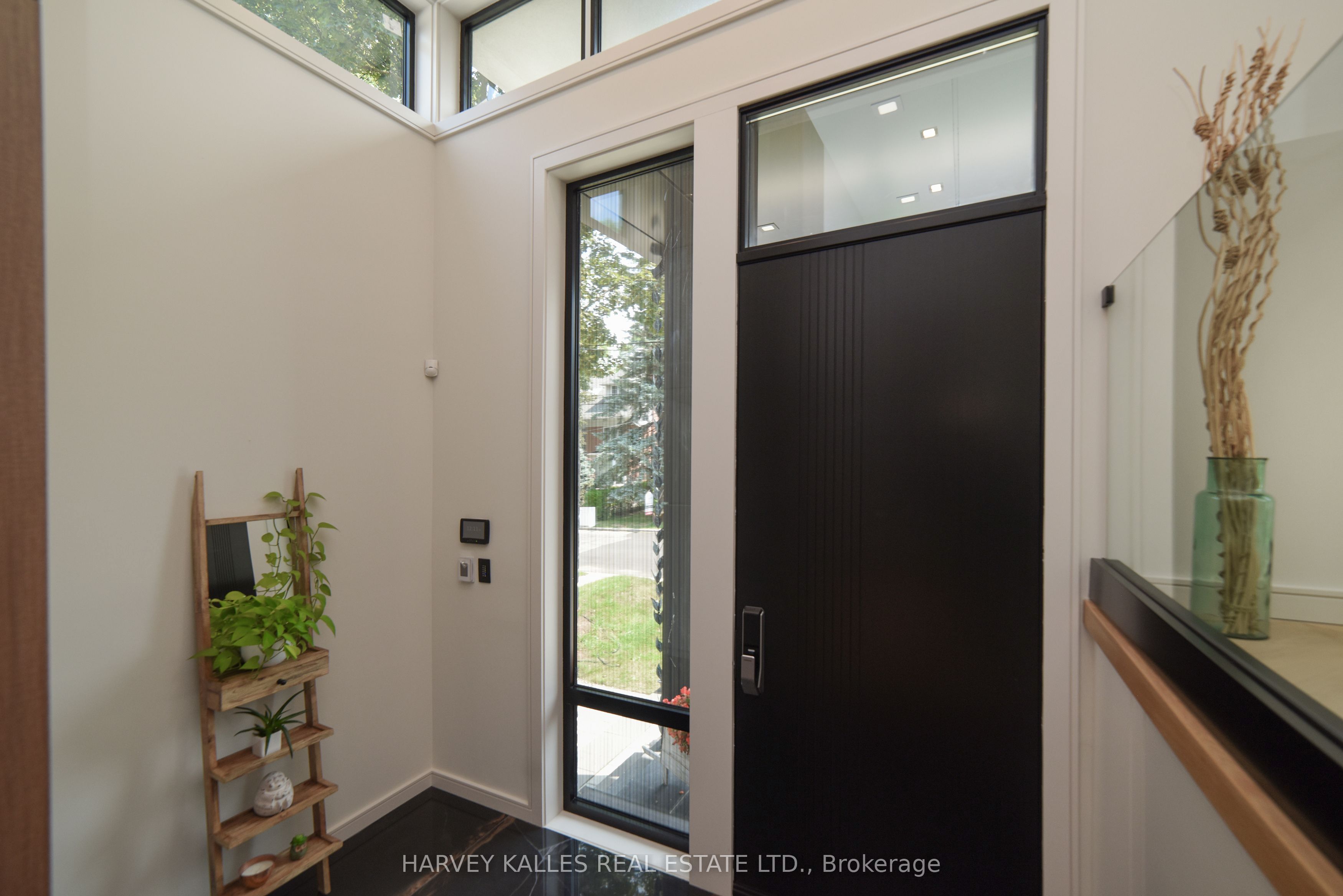 110 Mona Drive, Toronto, ON M5N 2R4 photo 4
