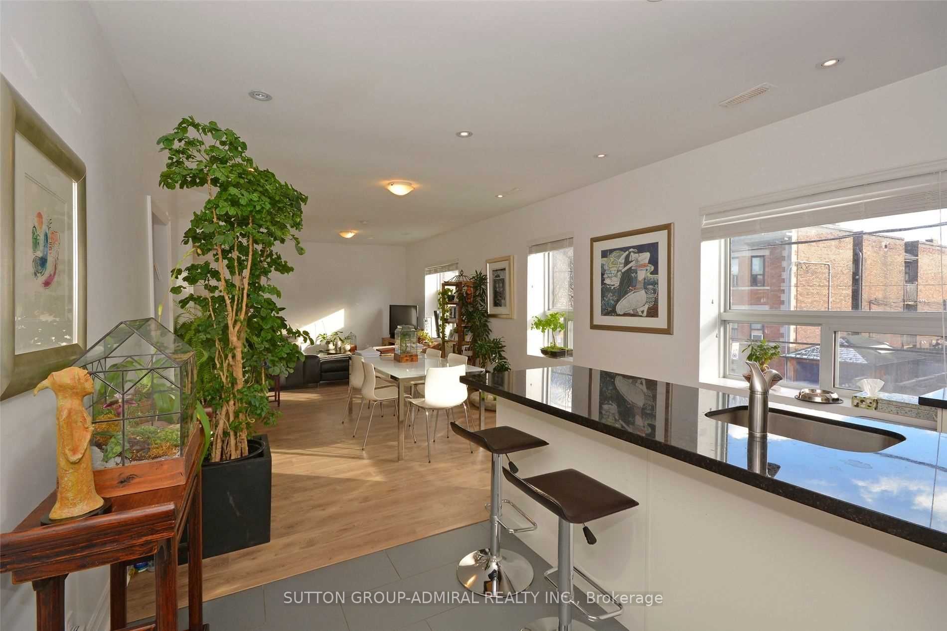 332 Harbord Street, Toronto, ON M6G 1H2