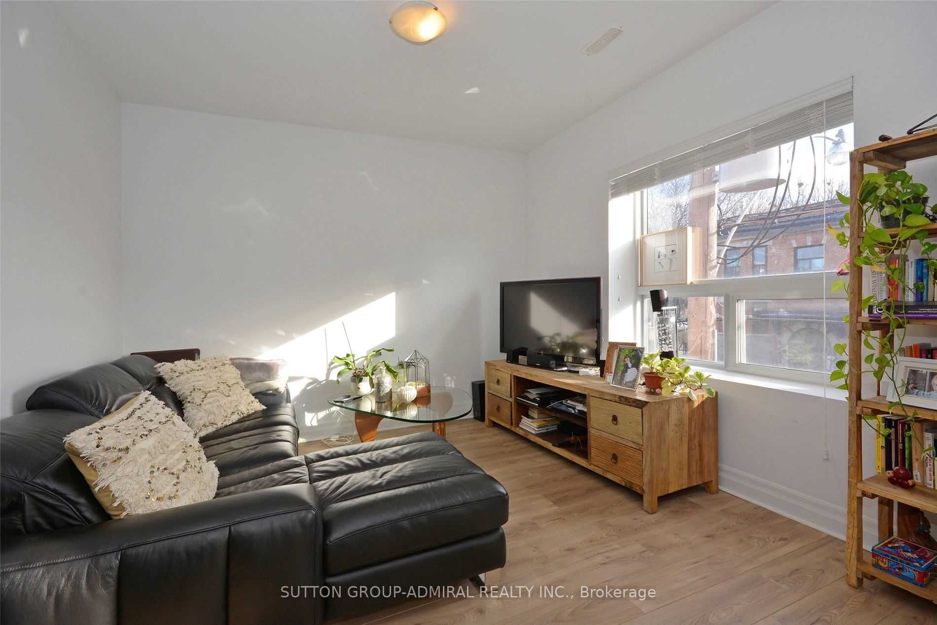 332 Harbord Street, Toronto, ON M6G 1H2 photo 4