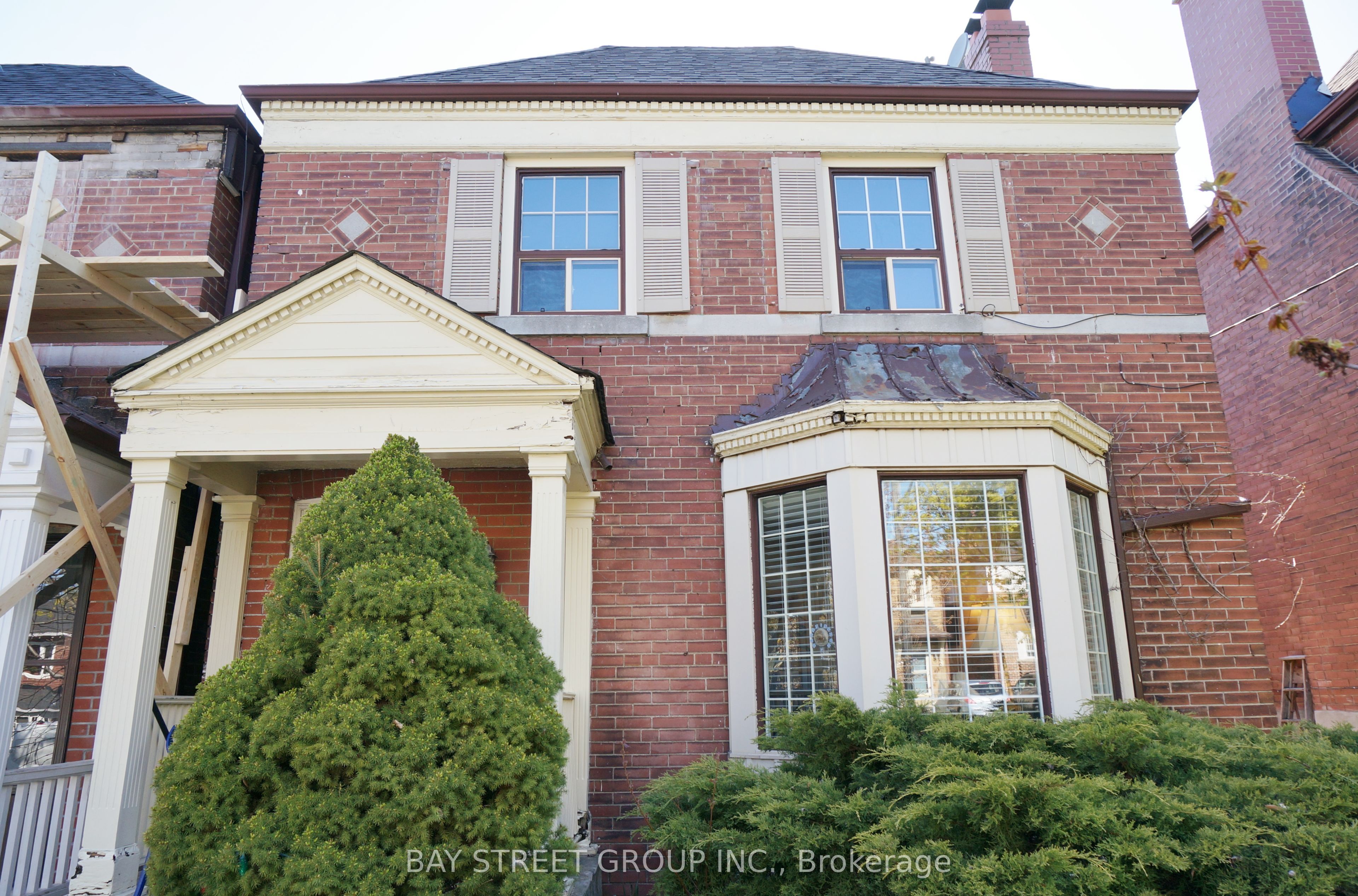 48 Braemar Avenue Main & Lower, Toronto, ON M5P 2L2