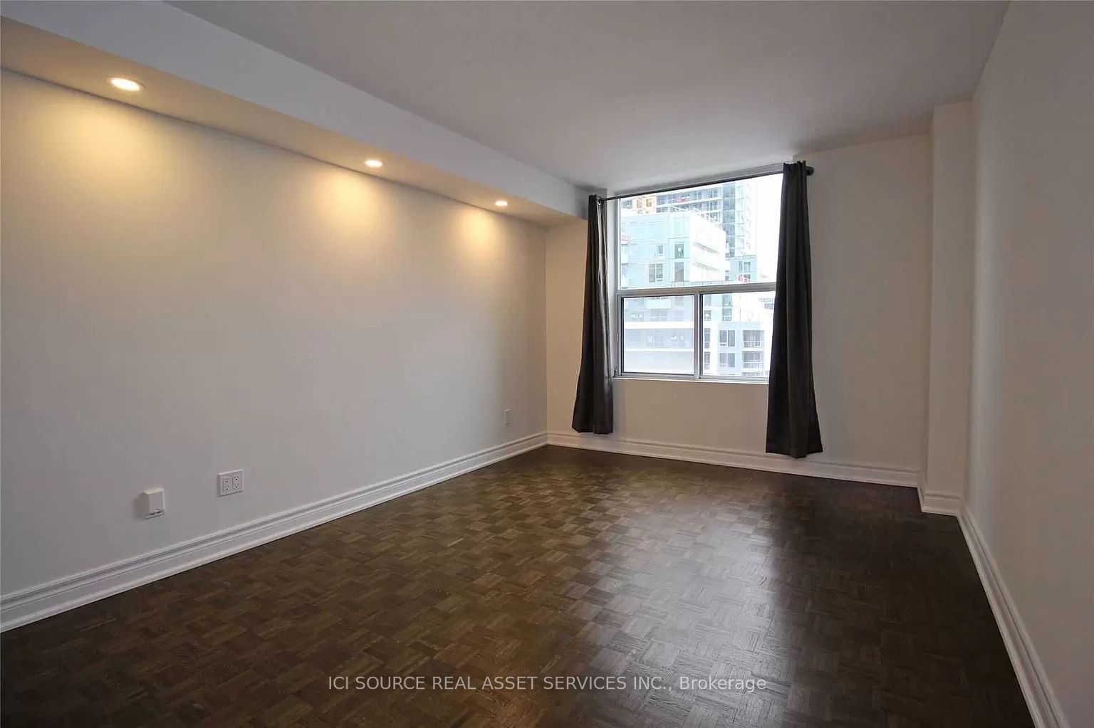 5795 Yonge Street 701, Toronto, ON M2M 4J3 photo 2