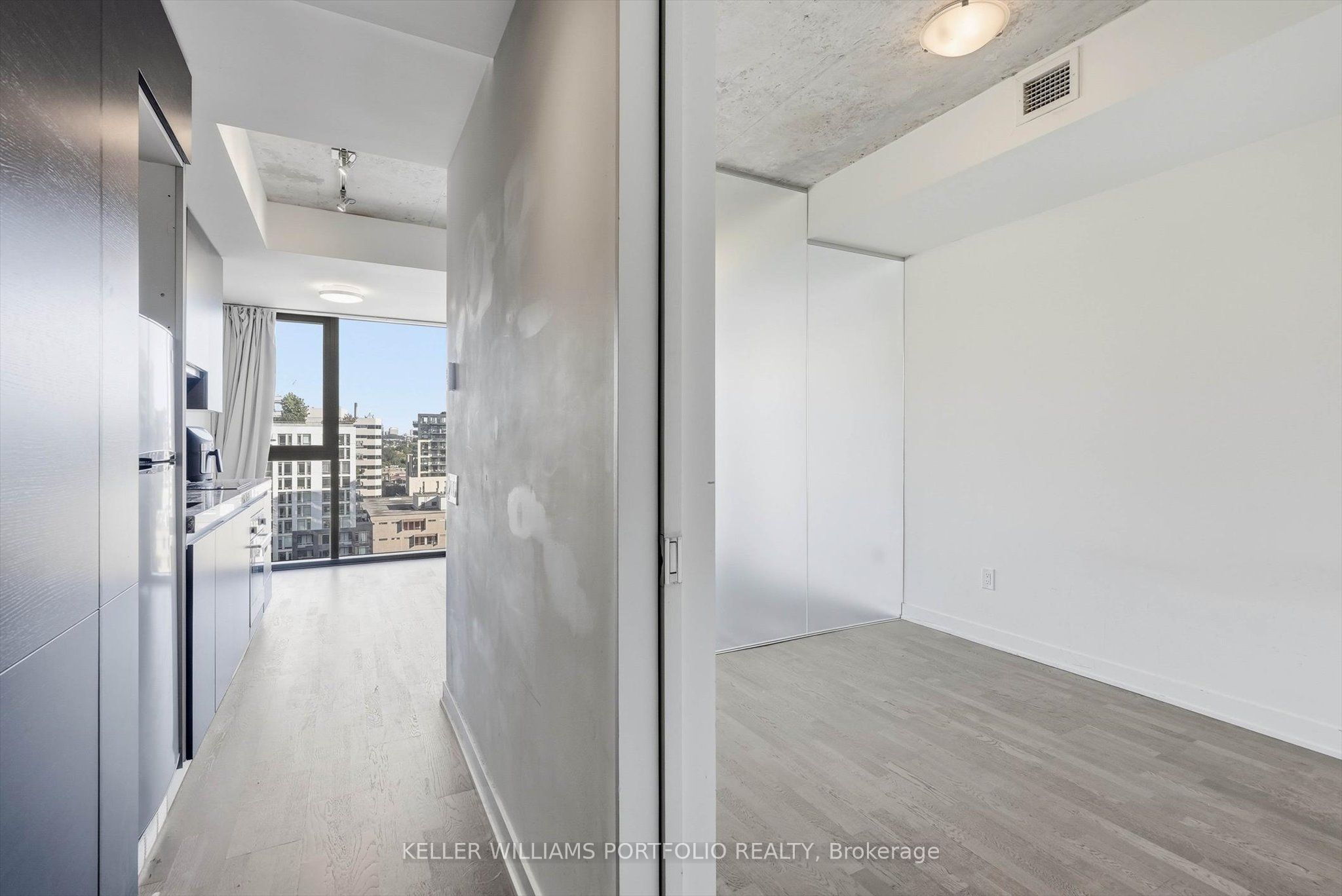 629 King Street W 1319, Toronto, ON M5V 0G9 photo 5
