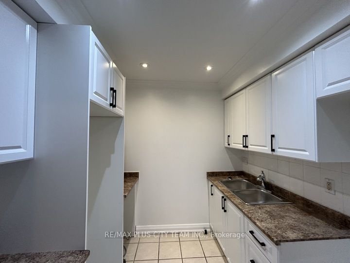 1745 Bathurst Street 1, Toronto, ON M5P 3K5 photo 5