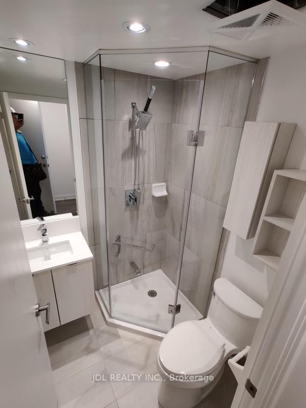 195 Redpath Avenue 814, Toronto, ON M4P 0E4 photo 3