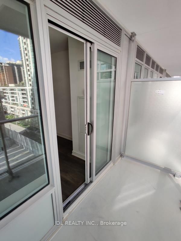 195 Redpath Avenue 814, Toronto, ON M4P 0E4 photo 5