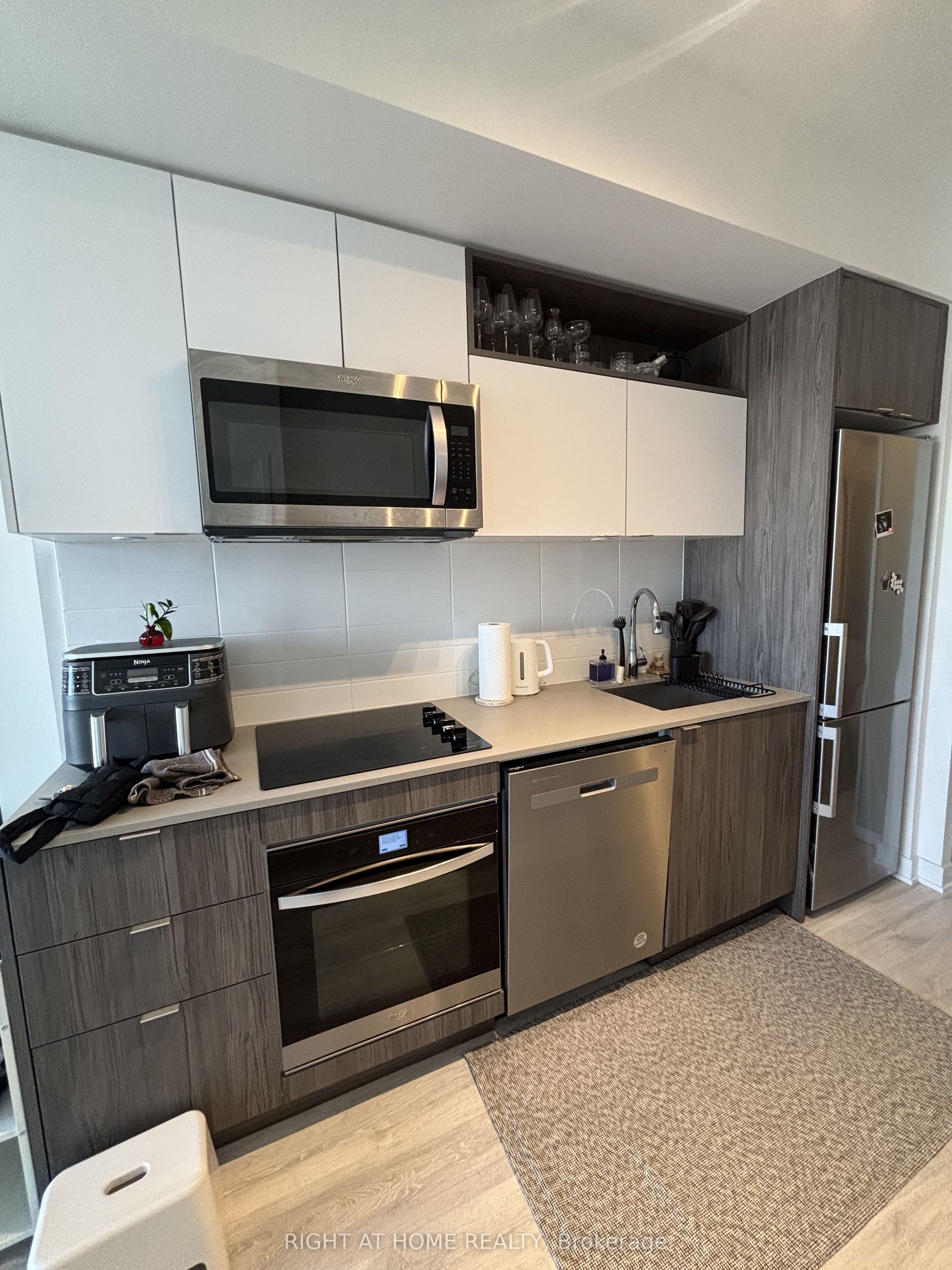 100 Dalhousie Street E 2502, Toronto, ON M5B 0C7 photo 3