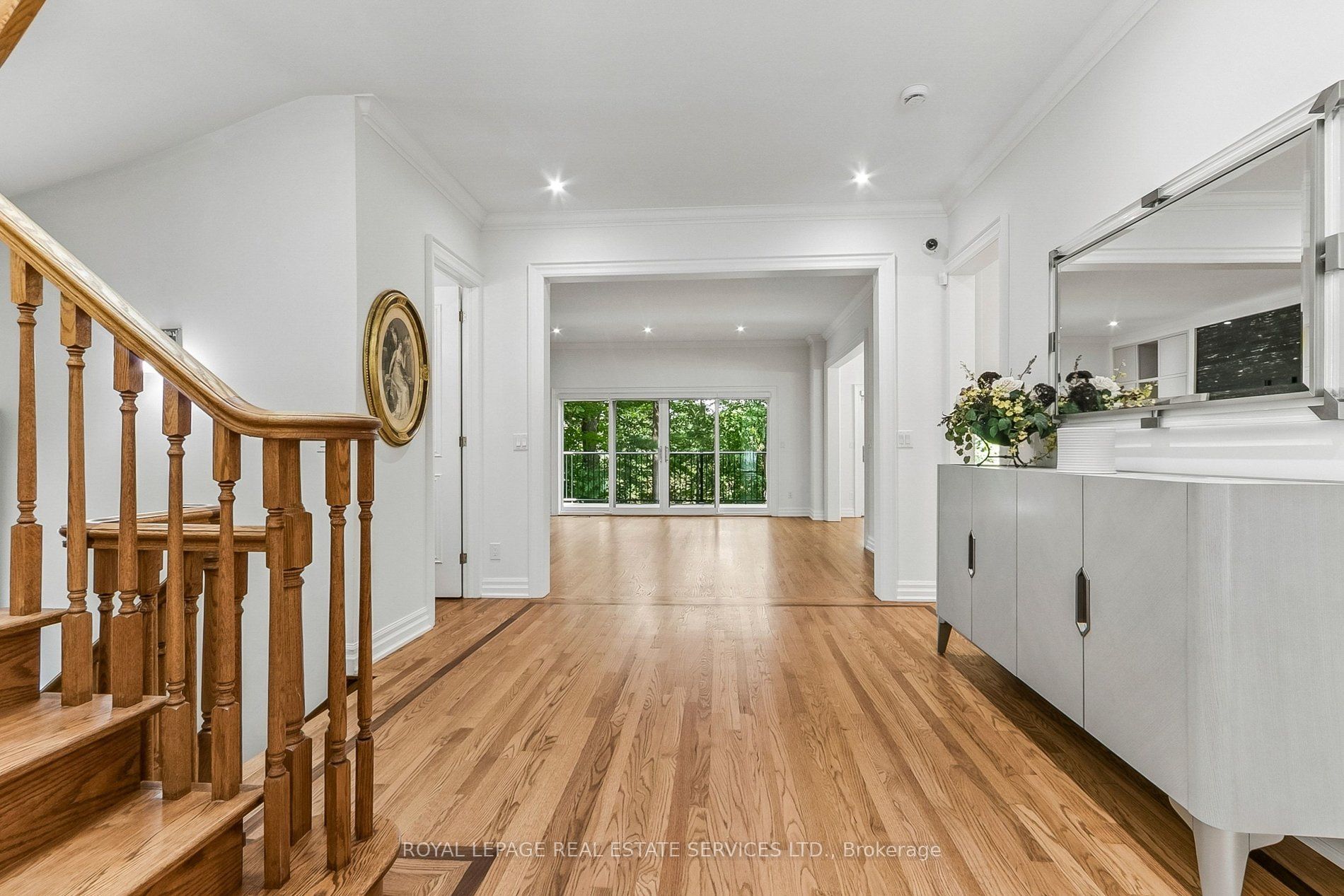 42 Rykert Crescent, Toronto, ON M4G 2S9 photo 3