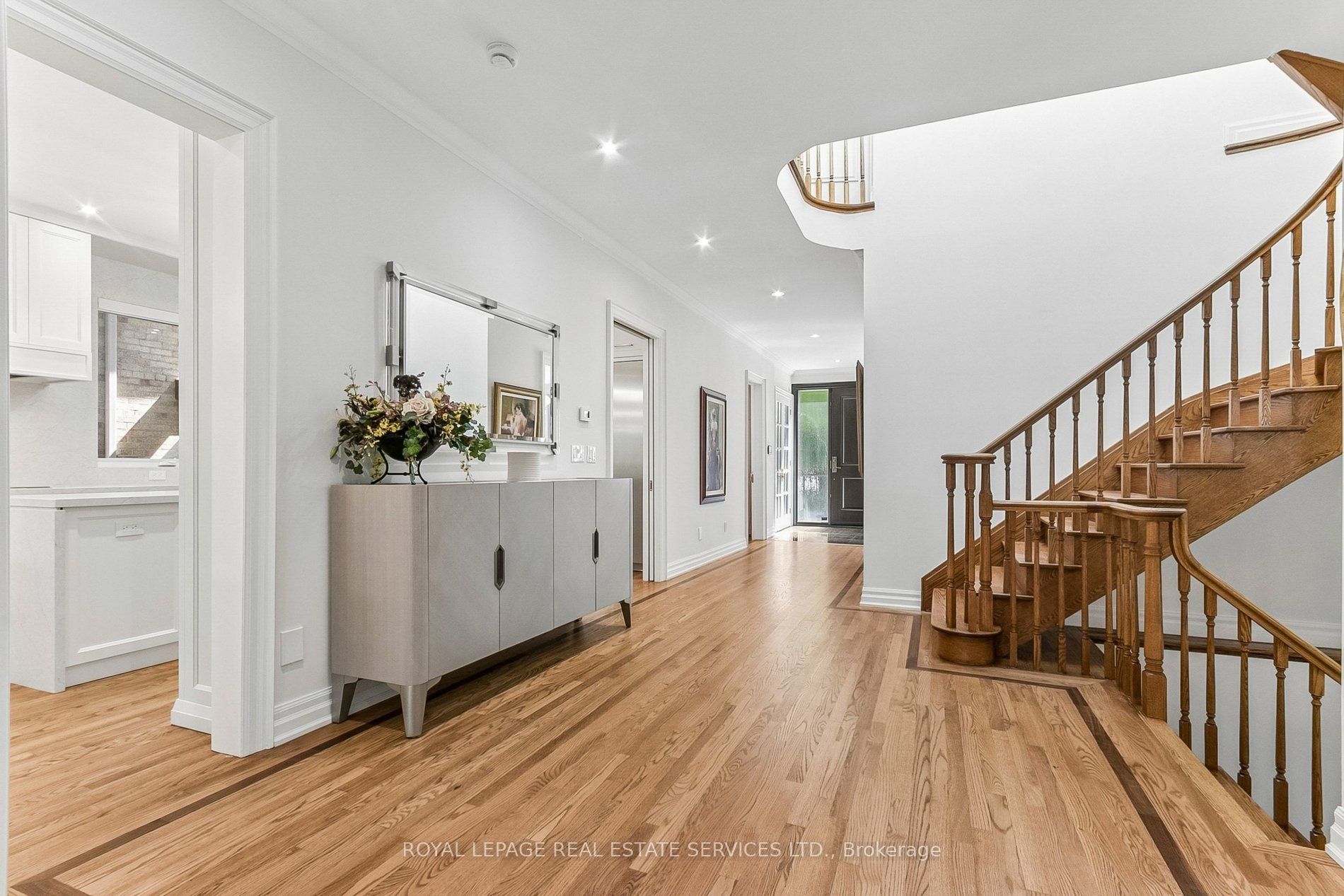 42 Rykert Crescent, Toronto, ON M4G 2S9 photo 4