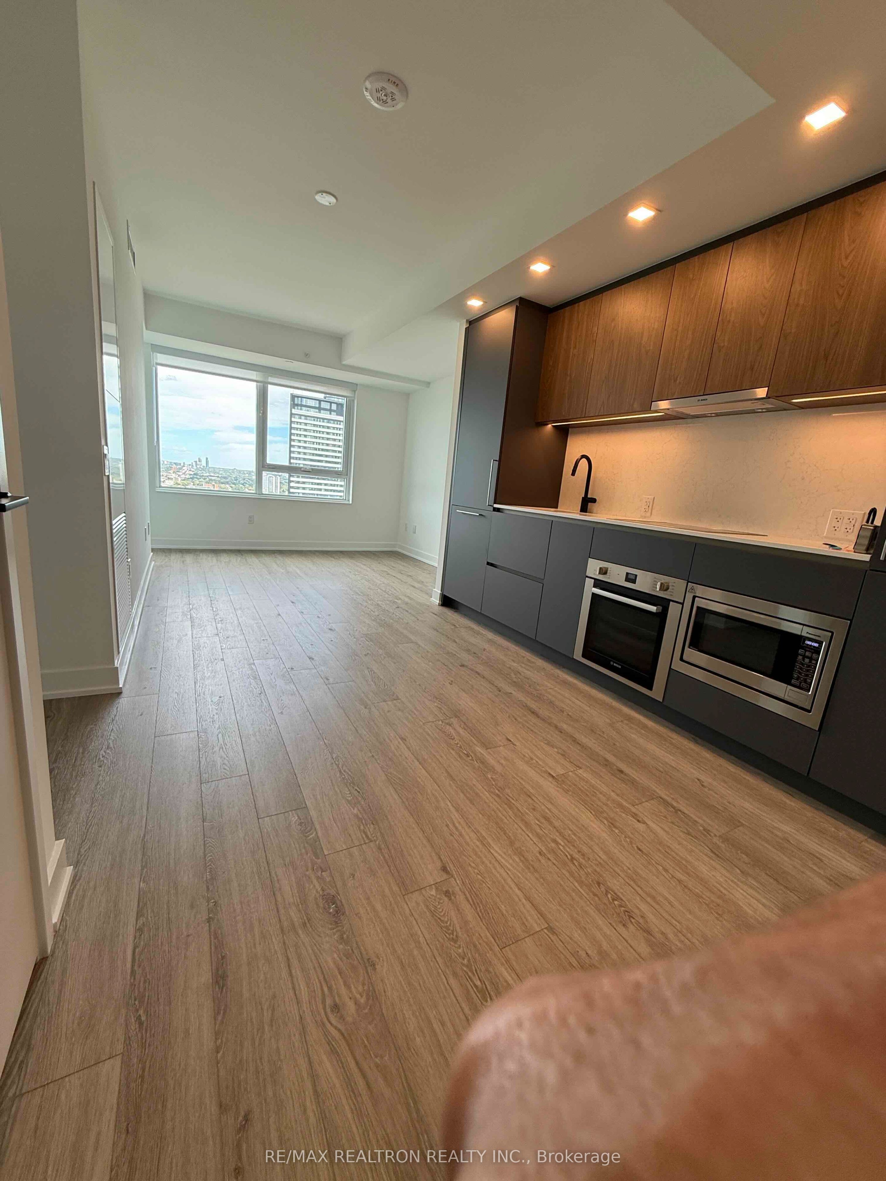 609 Sherbourne Street 2808, Toronto, ON M4X 0A4 photo 2
