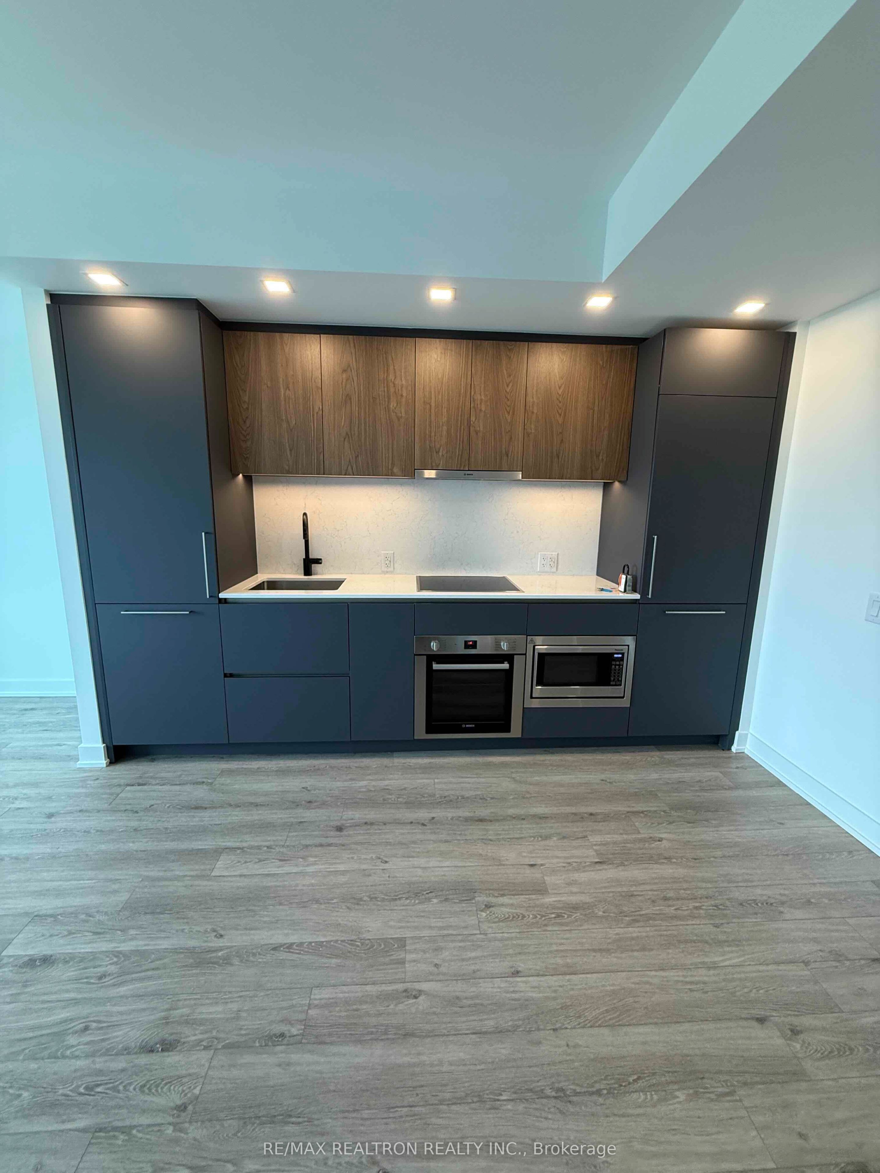 609 Sherbourne Street 2808, Toronto, ON M4X 0A4 photo 3