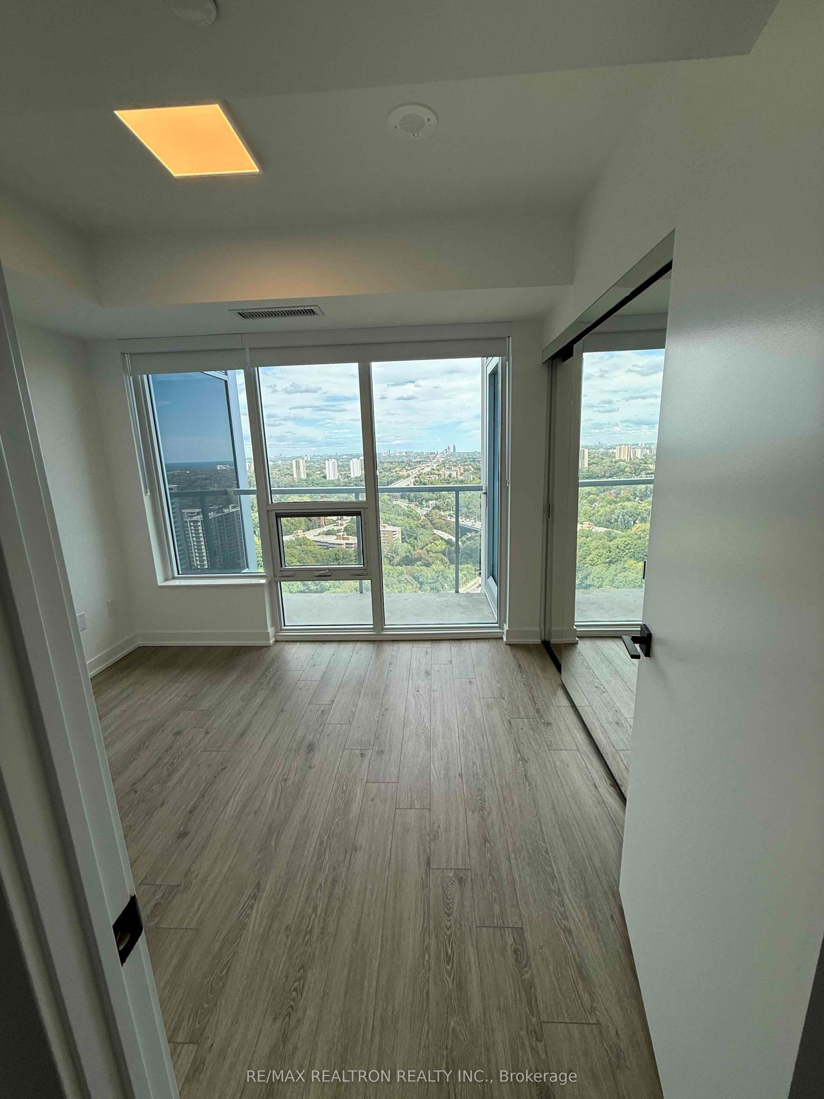 609 Sherbourne Street 2808, Toronto, ON M4X 0A4 photo 4