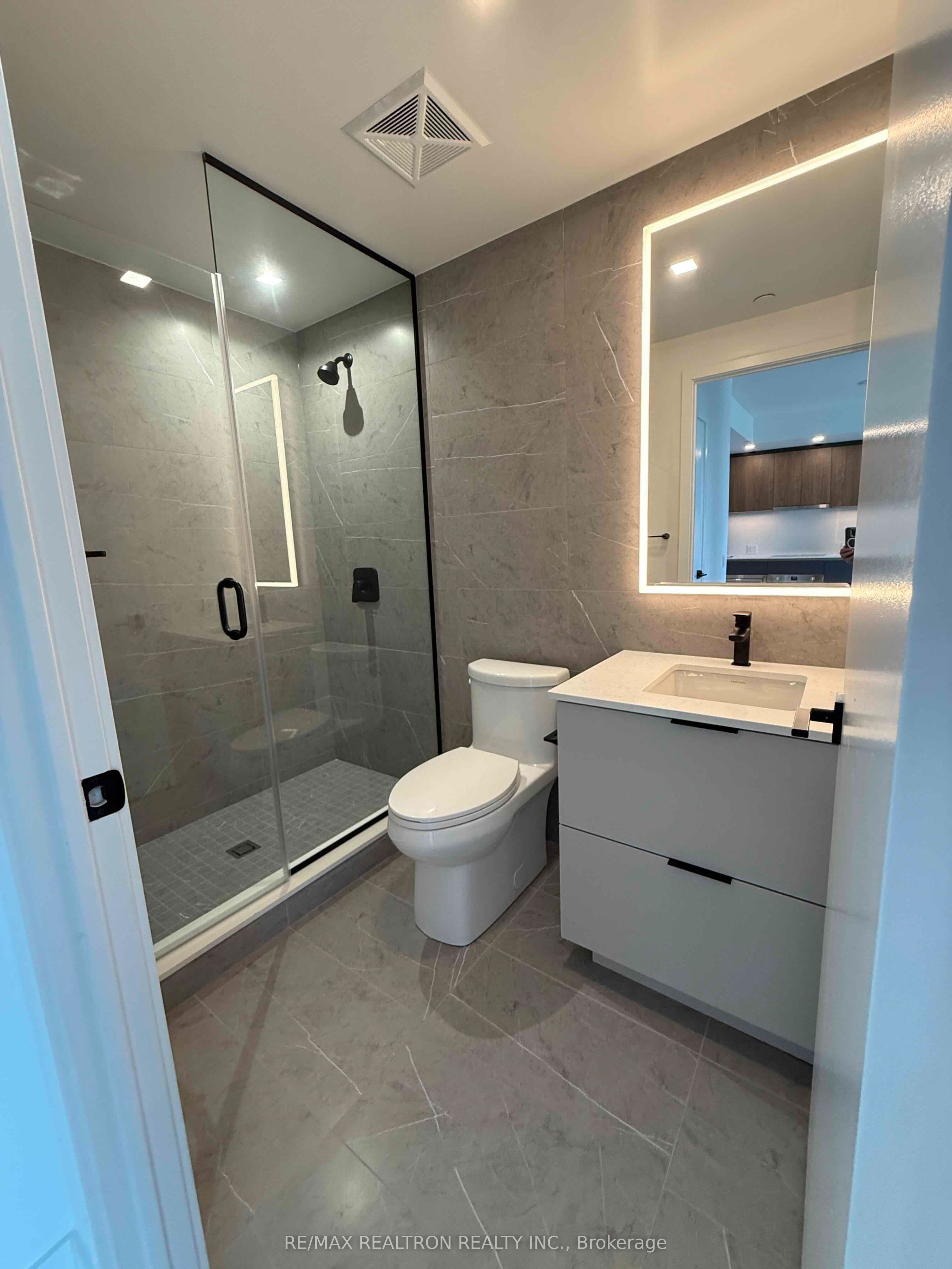 609 Sherbourne Street 2808, Toronto, ON M4X 0A4 photo 5
