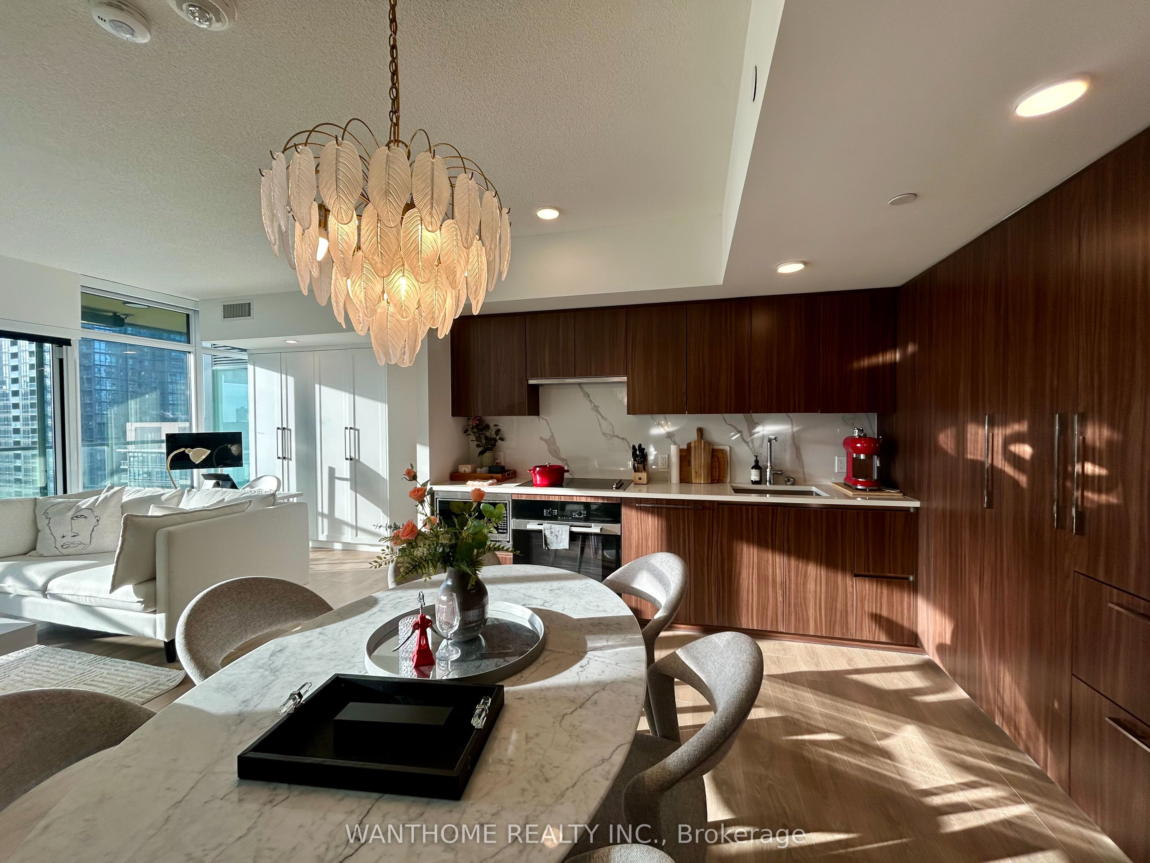 3 Concord Cityplace Way 921, Toronto, ON M5V 0X4 photo 2