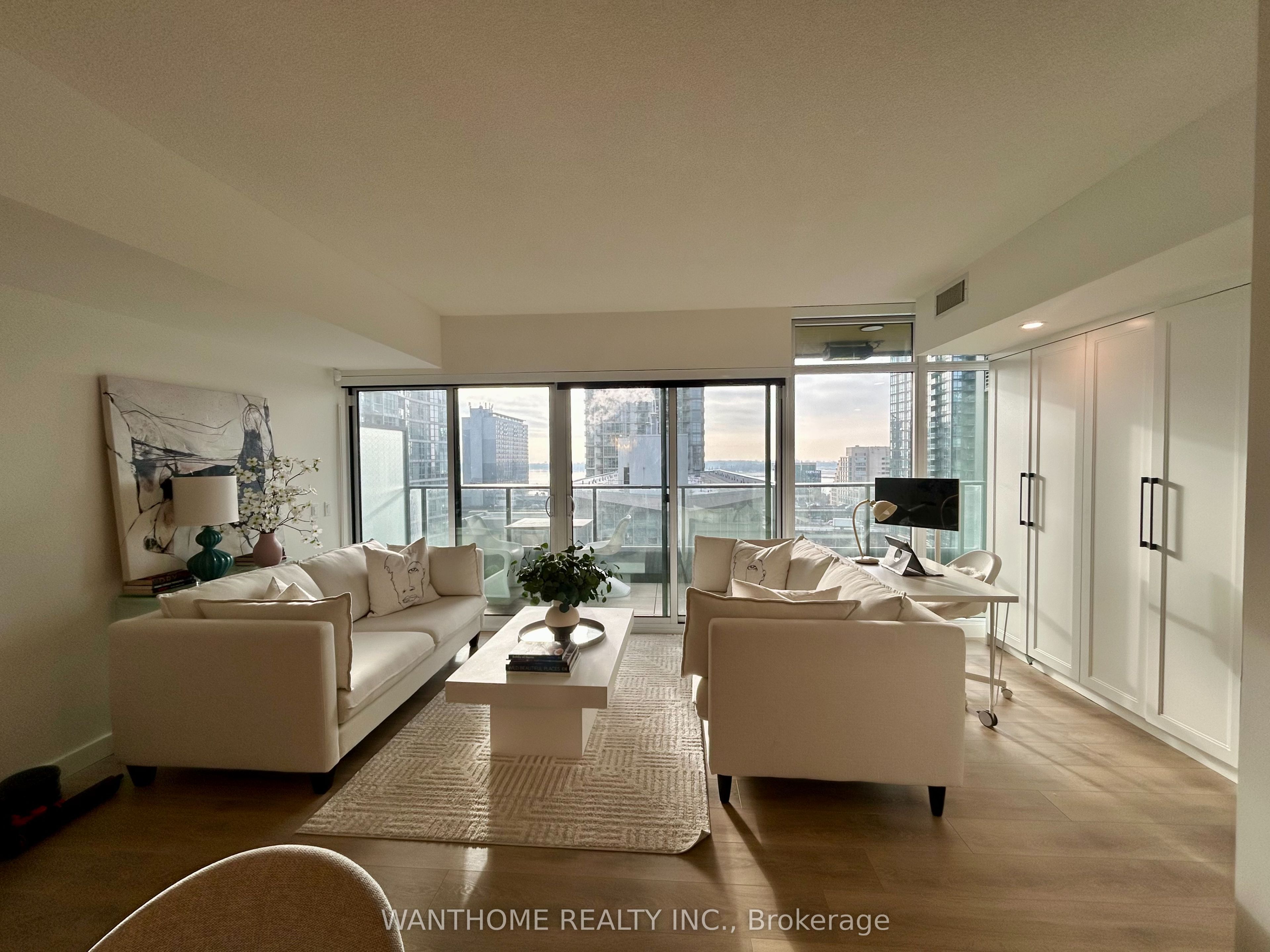 3 Concord Cityplace Way 921, Toronto, ON M5V 0X4 photo 3