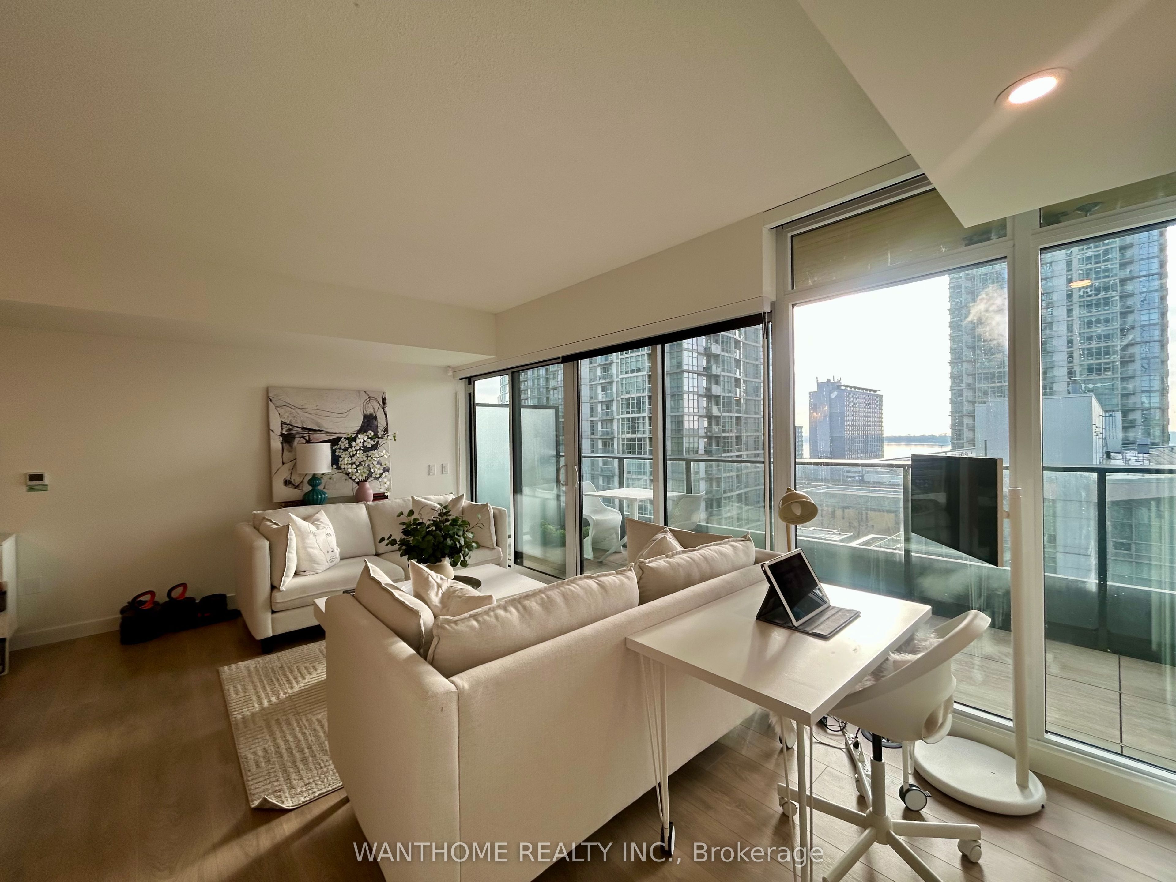 3 Concord Cityplace Way 921, Toronto, ON M5V 0X4 photo 5