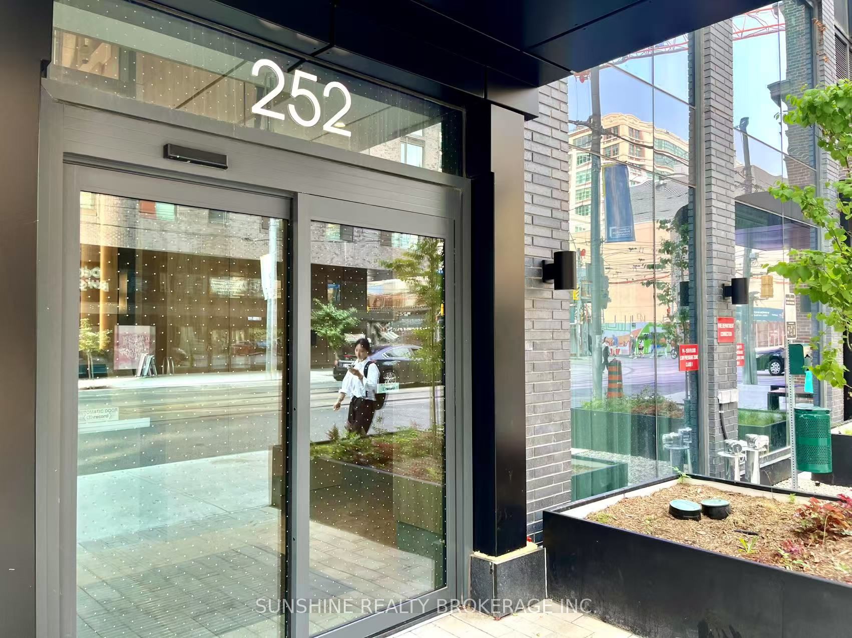 252 E Church Street E 2101, Toronto, ON M5B 0E6 photo 3