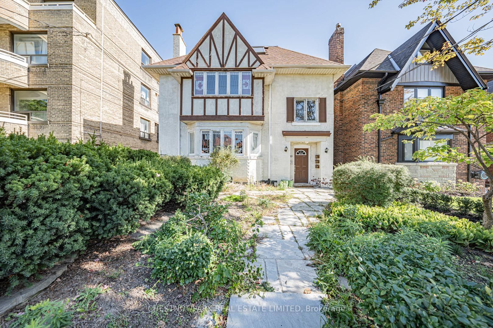 889 Avenue Road Main, Toronto, ON M5P 2K7