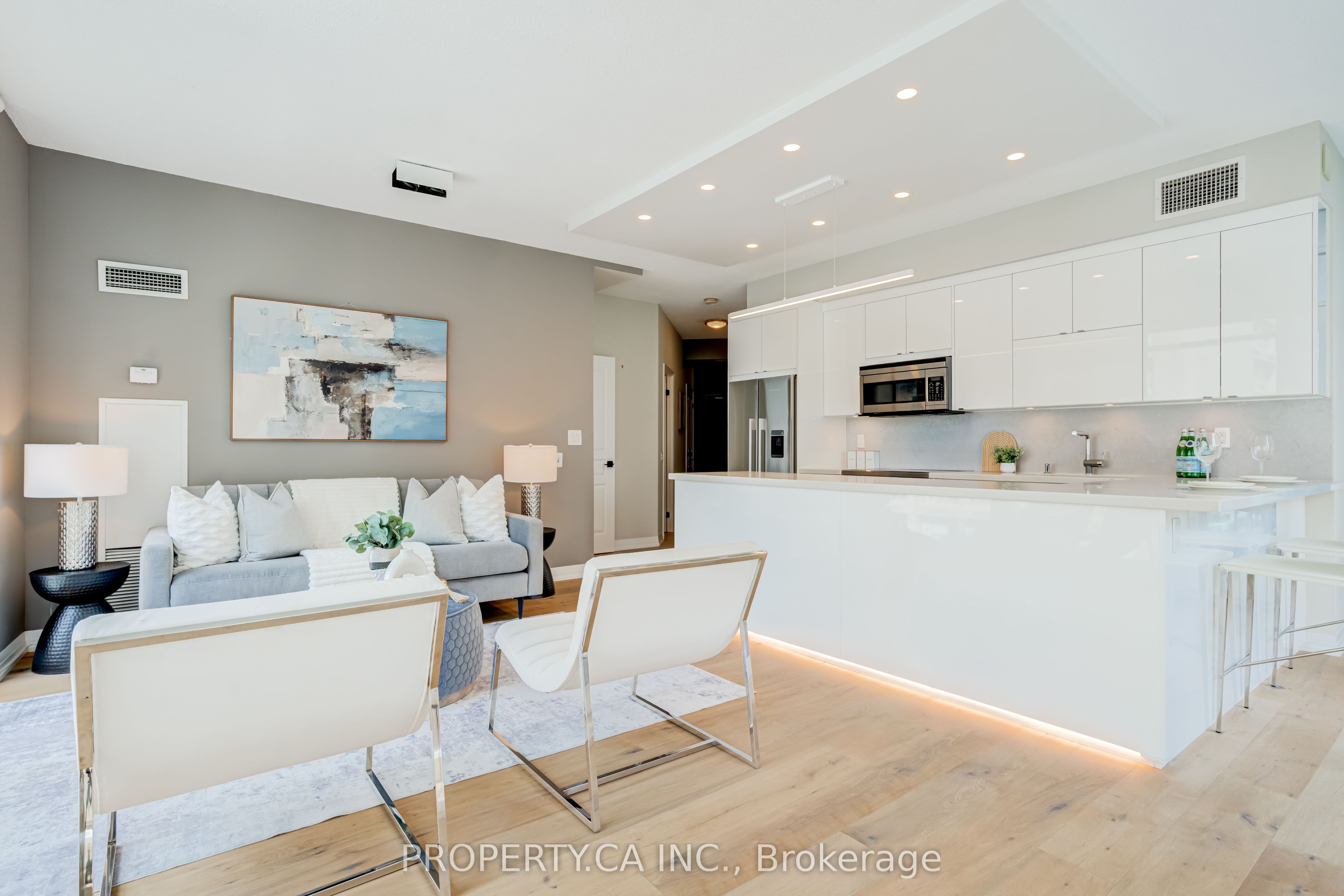 1121 Bay Street 904, Toronto, ON M5S 3L9 photo 3