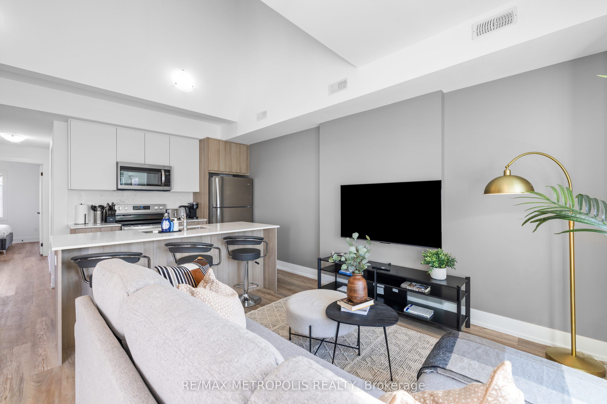 449 Lansdowne Avenue, Toronto, ON M6H 3Y2 photo 3