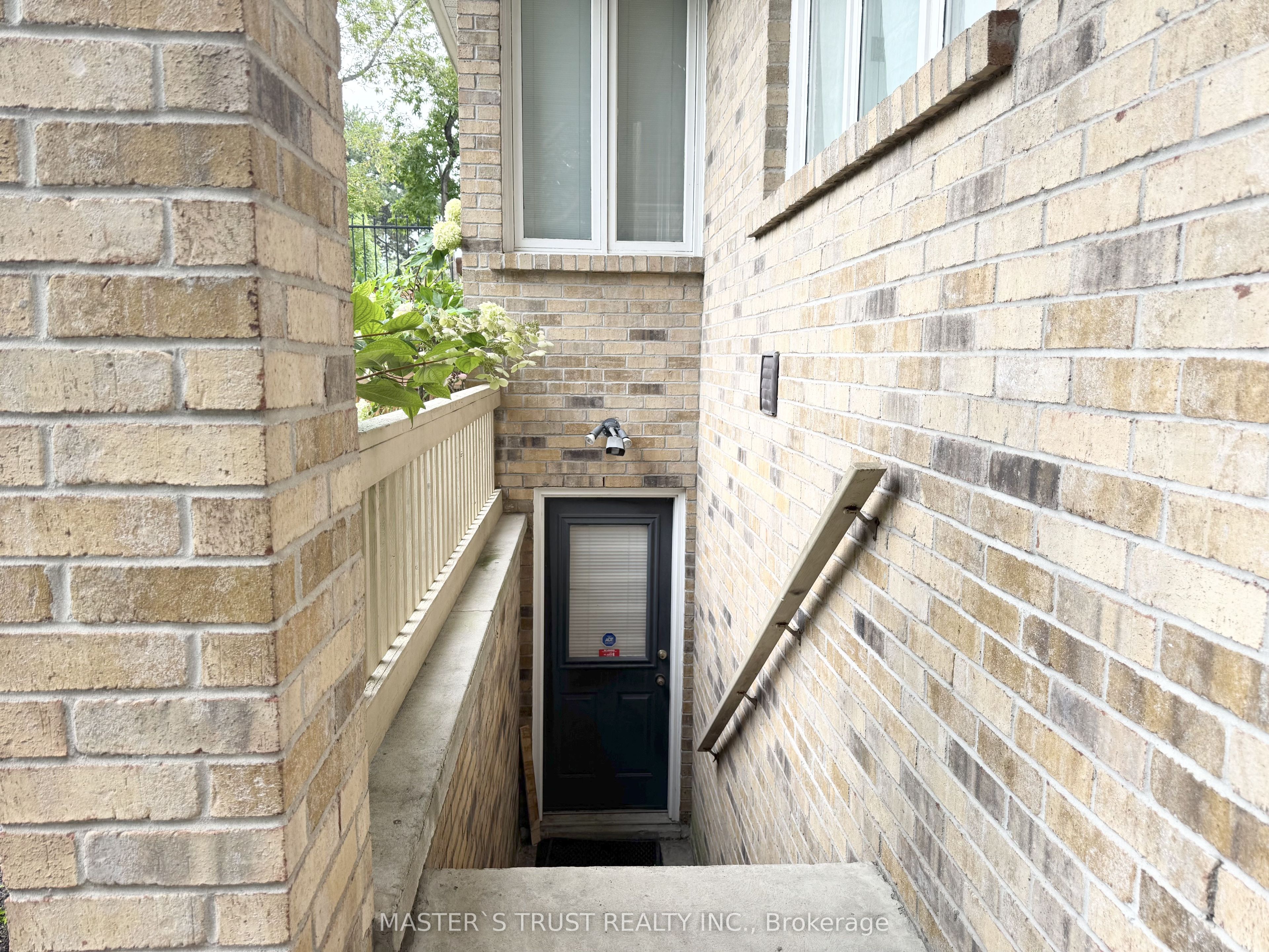 6 Cadmus Road, Toronto, ON M2M 2M4 photo 2