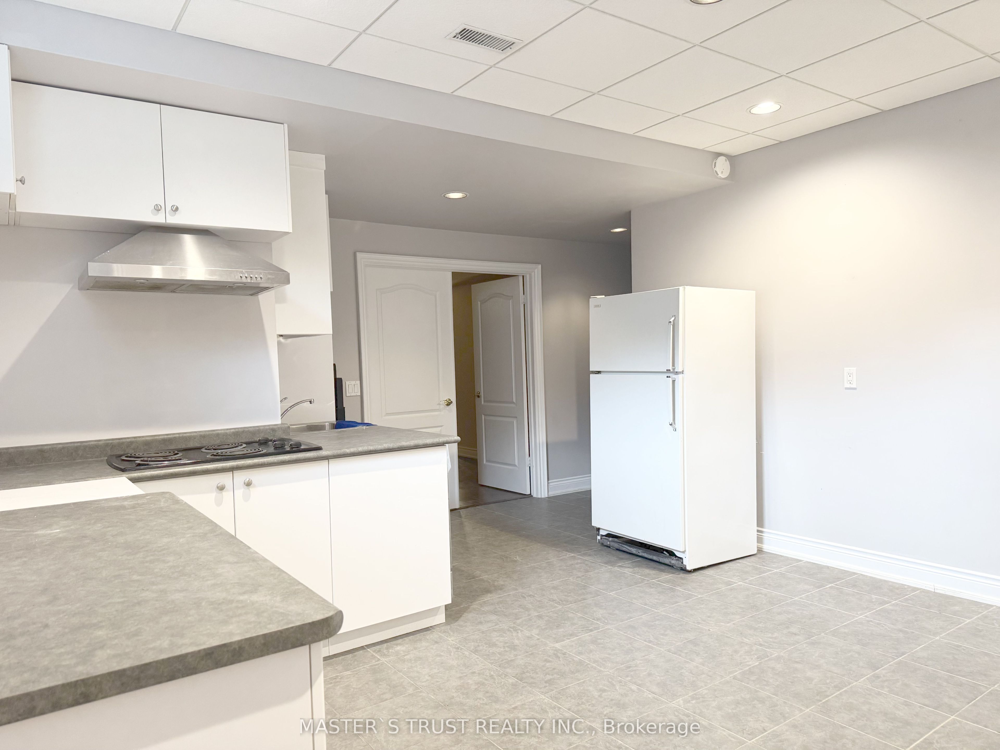 6 Cadmus Road, Toronto, ON M2M 2M4 photo 3