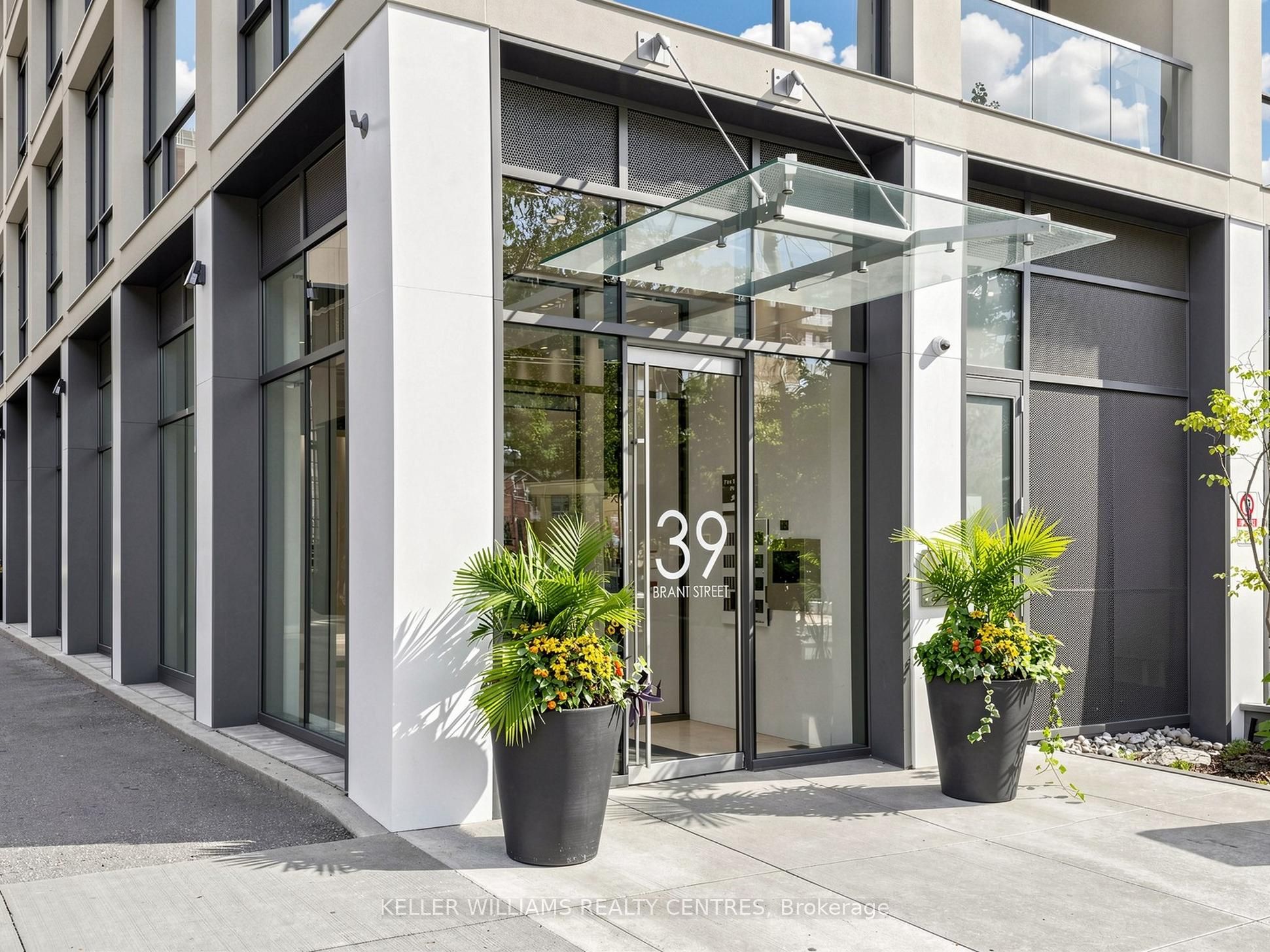 39 Brant Street 617, Toronto, ON M5V 2L9 photo 3