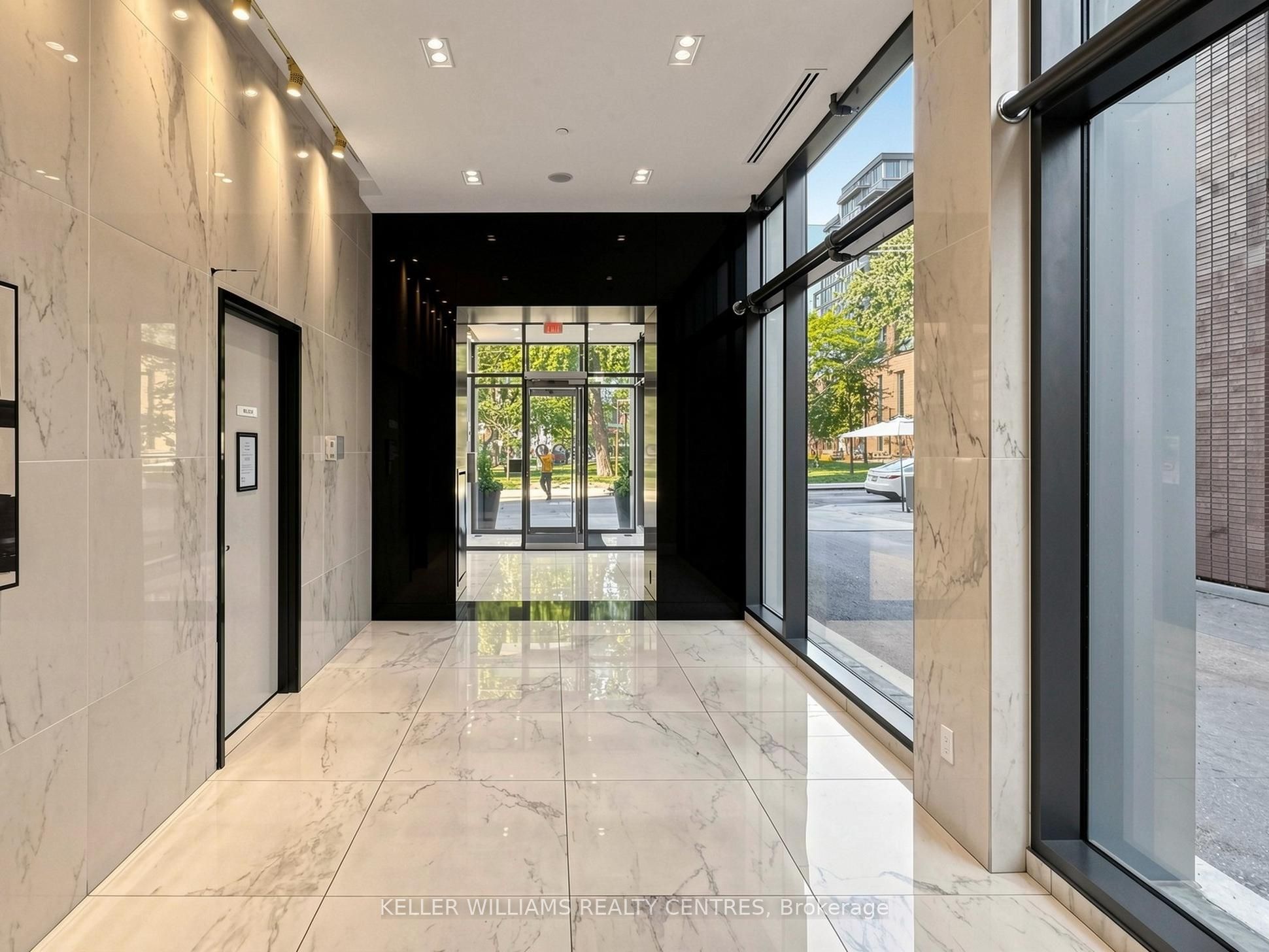 39 Brant Street 617, Toronto, ON M5V 2L9 photo 4
