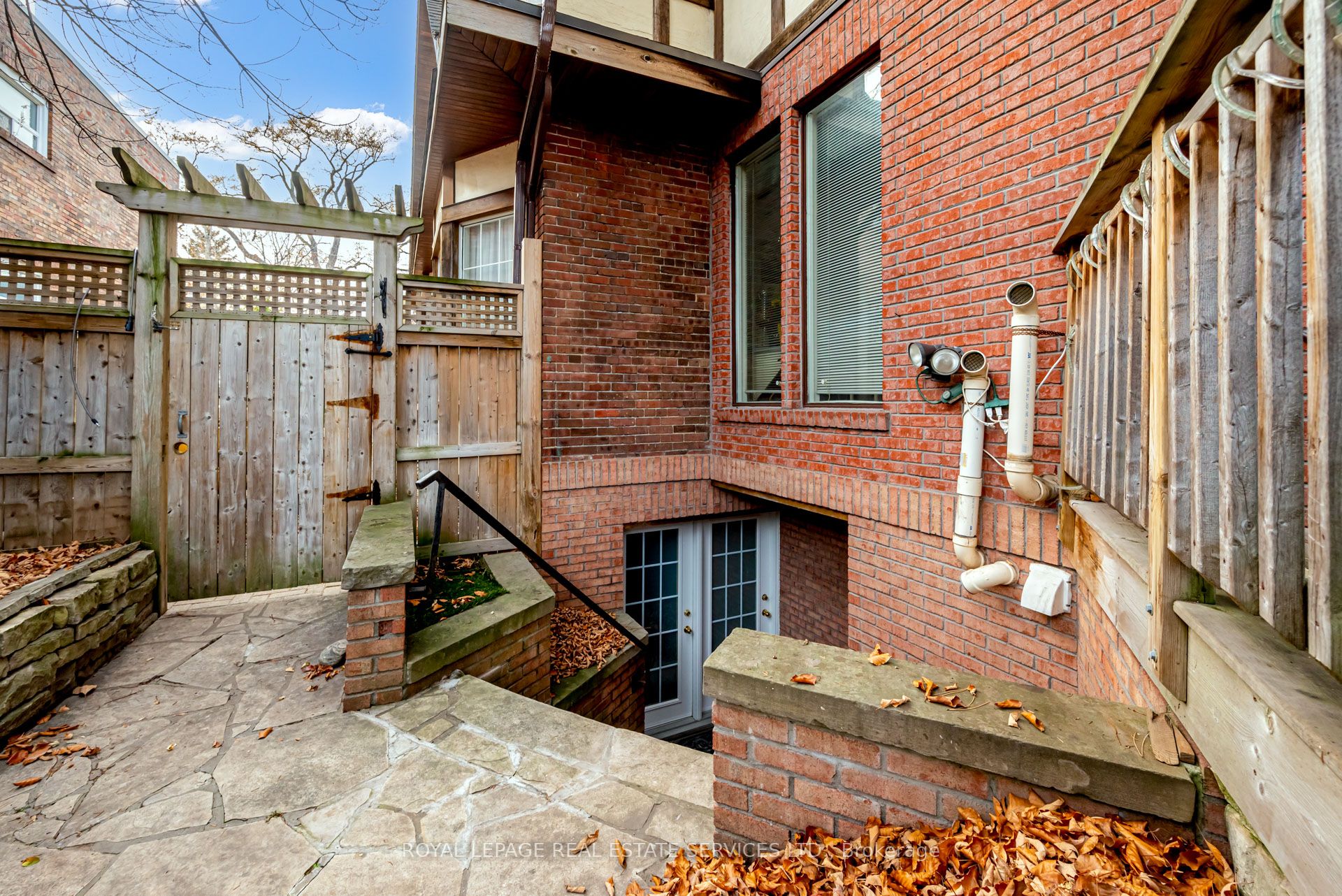 127 Rusholme Road E LOWER, Toronto, ON M6H 2Y6 photo 3