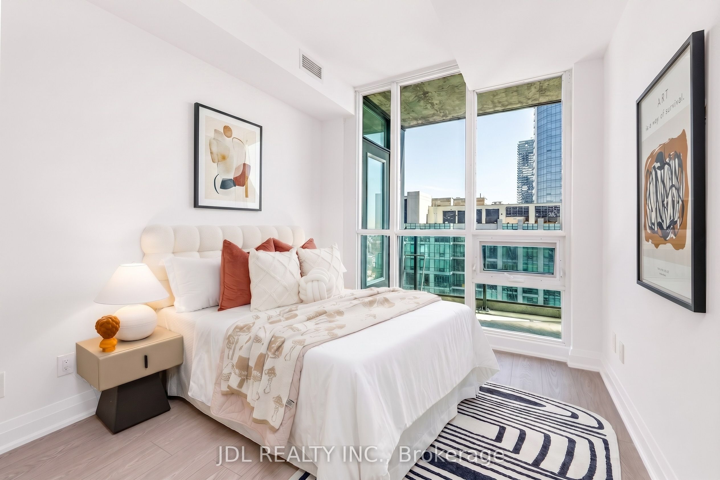 16 Harbour Street 4006, Toronto, ON M5J 2Z7 photo 2