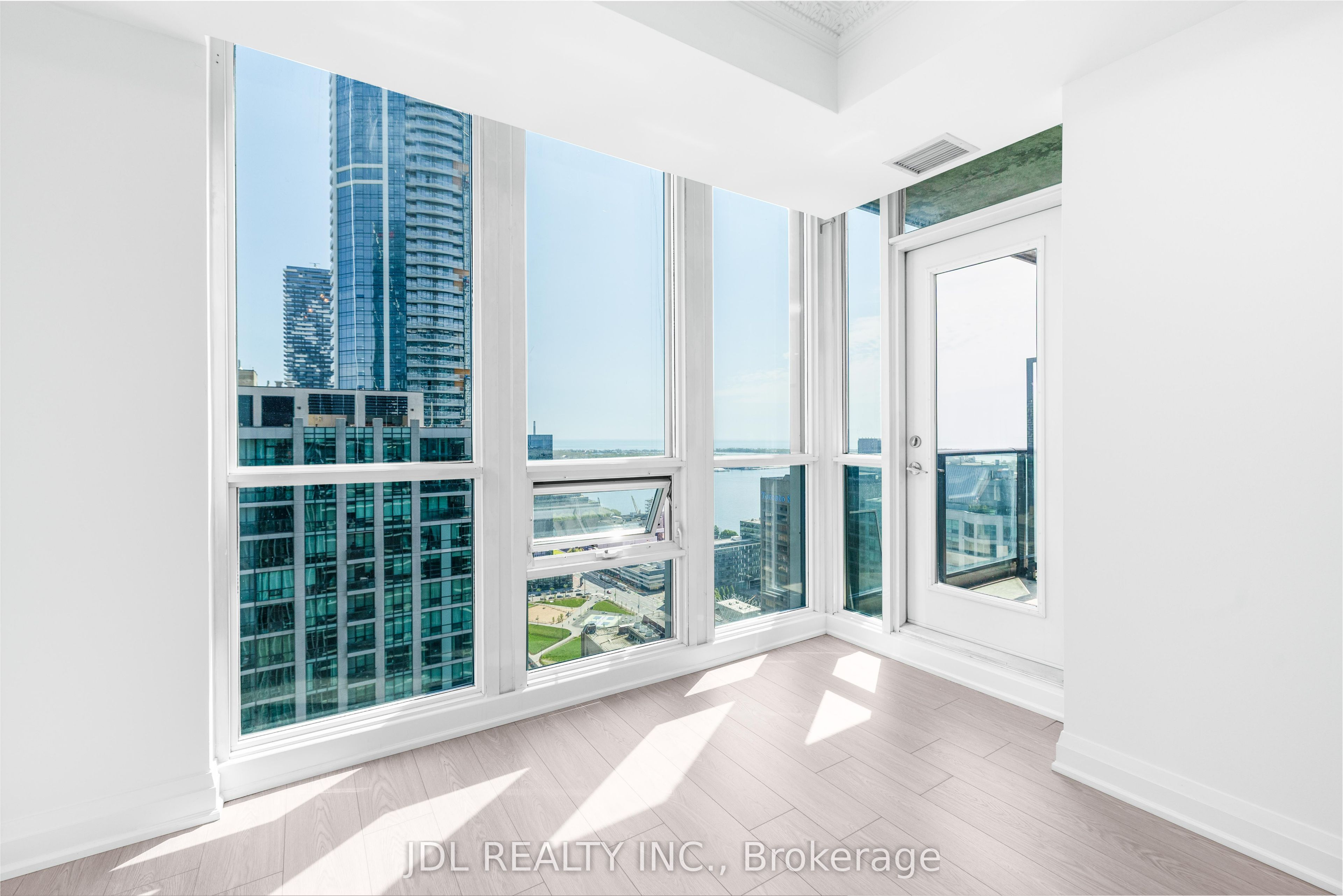 16 Harbour Street 4006, Toronto, ON M5J 2Z7 photo 5