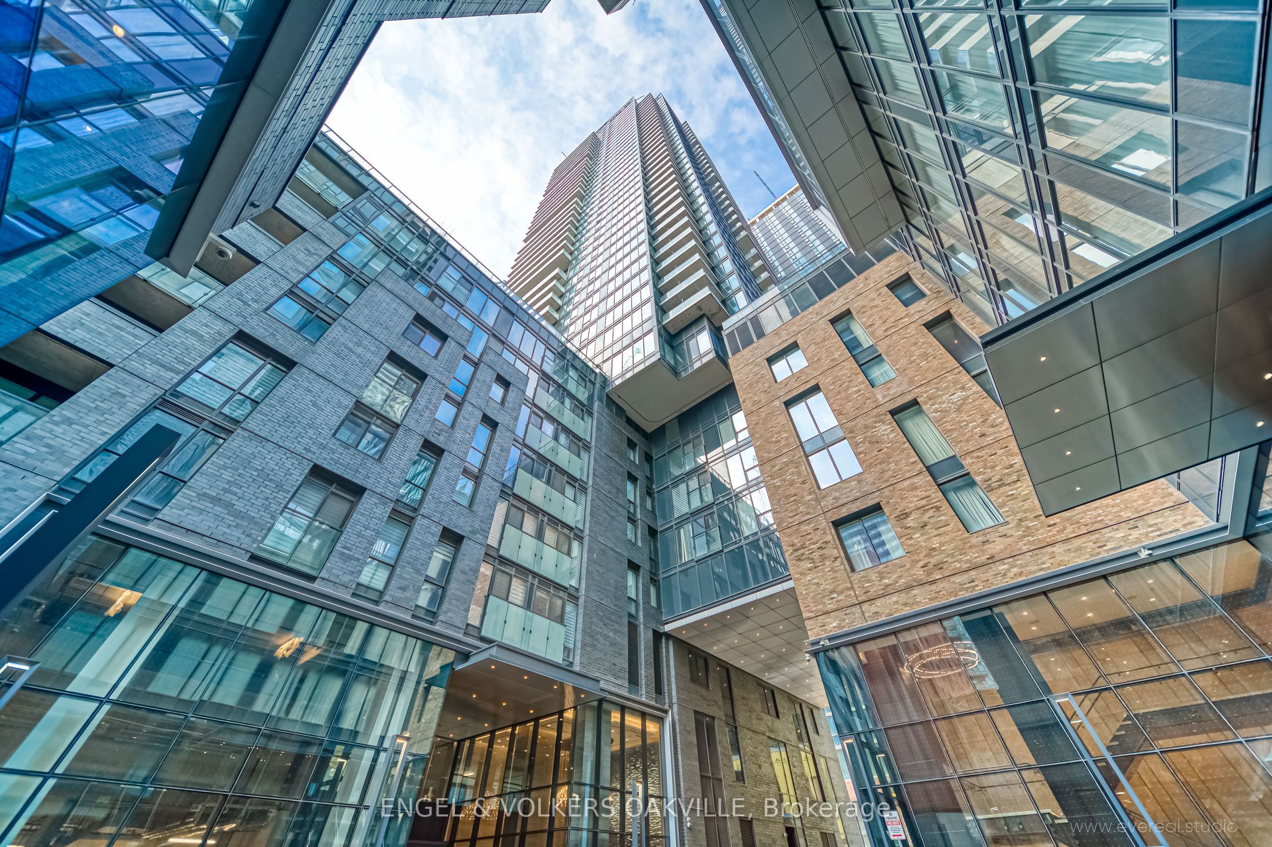 115 Blue Jays Way 2602, Toronto, ON M5V 0N4