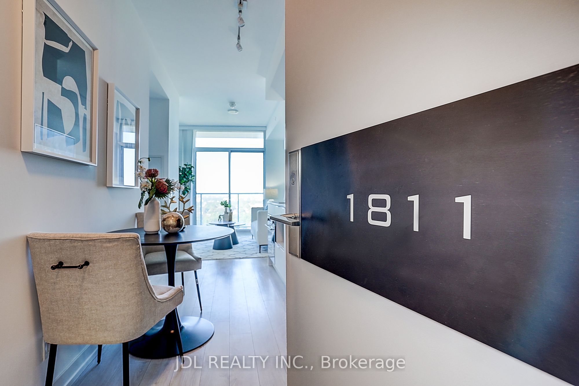 33 Helendale Avenue 1811, Toronto, ON M4R 0A4