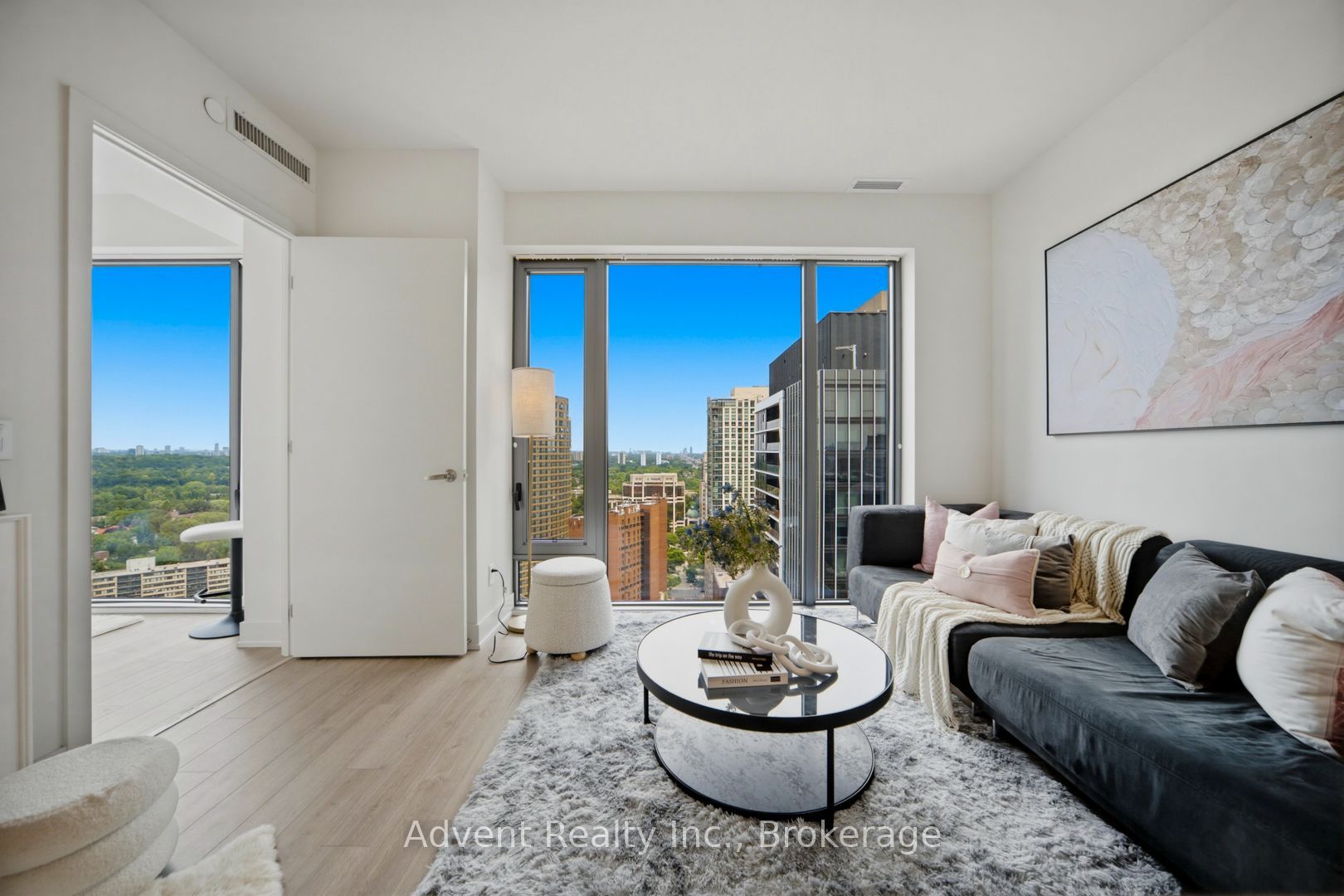 8 Cumberland Street 2308, Toronto, ON M4W 0B6 photo 3