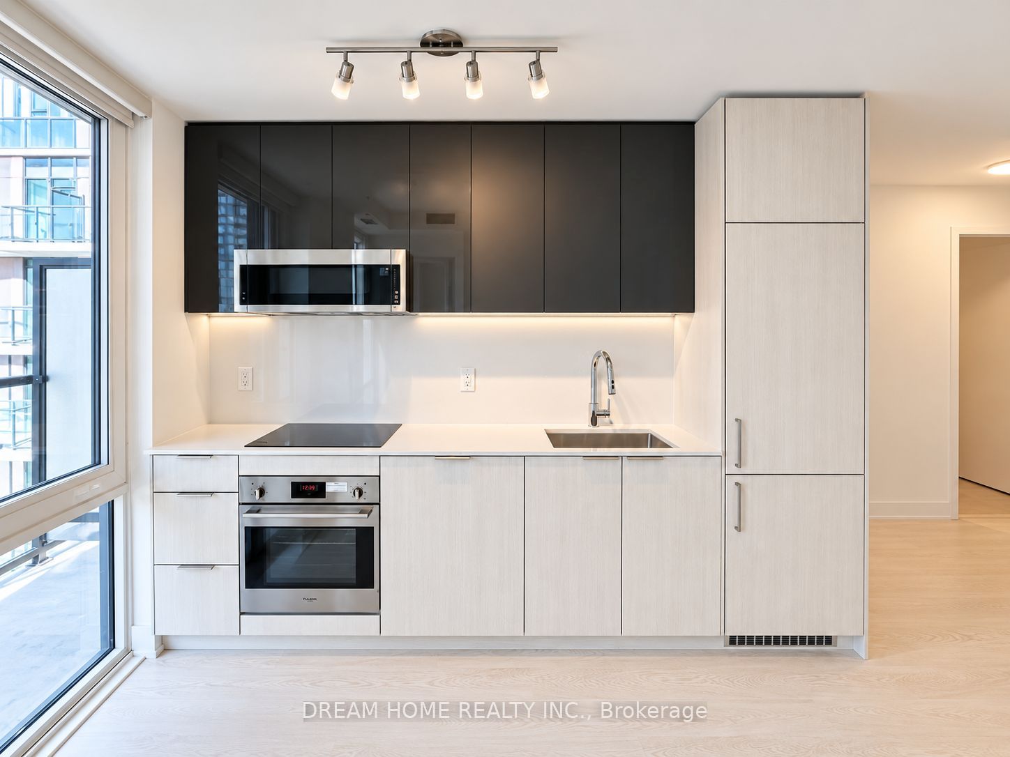 308 Jarvis Street 917, Toronto, ON M5B 0E3 photo 3