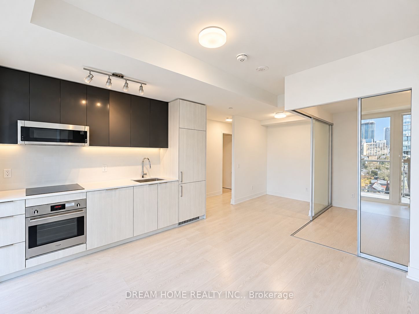 308 Jarvis Street 917, Toronto, ON M5B 0E3 photo 4