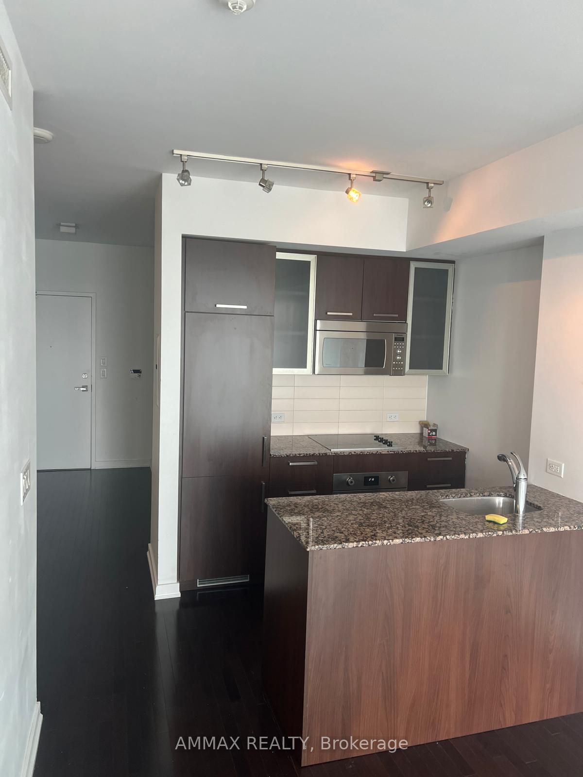 12 York Street 1203, Toronto, ON M5J 0A9 photo 2
