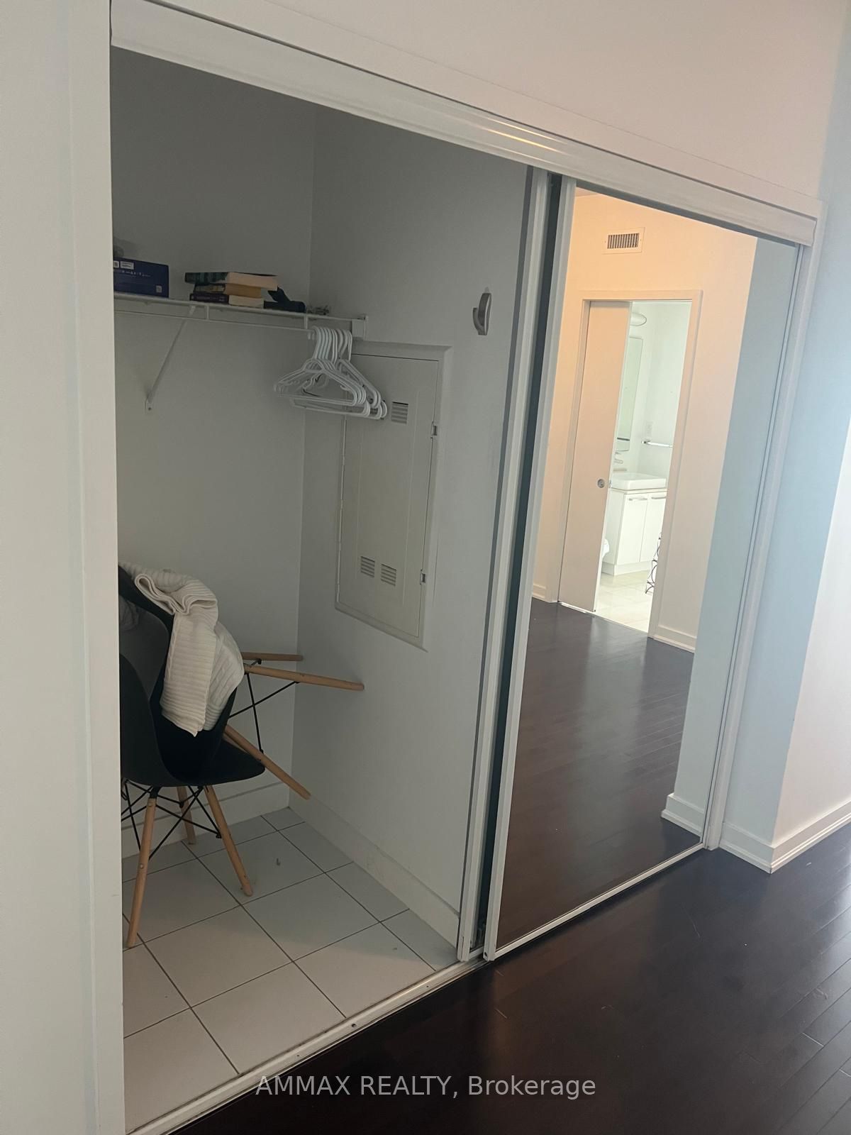 12 York Street 1203, Toronto, ON M5J 0A9 photo 3