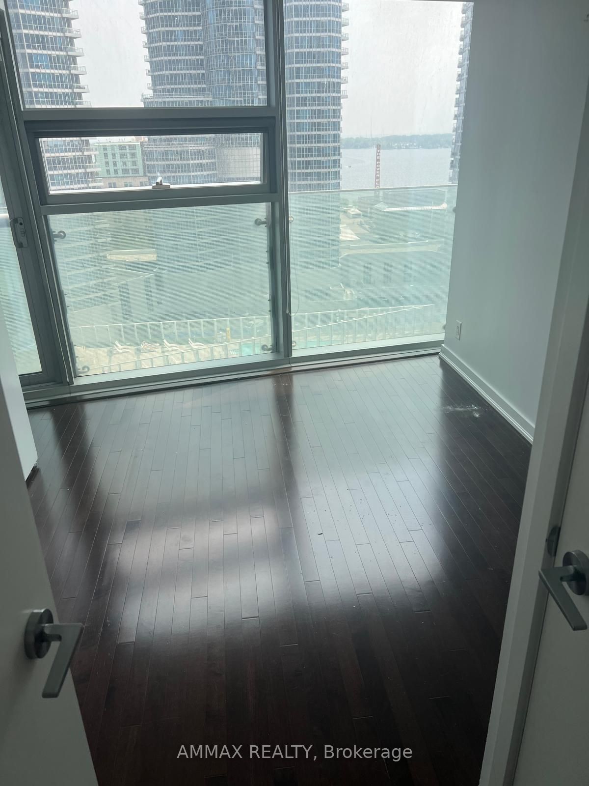 12 York Street 1203, Toronto, ON M5J 0A9 photo 5