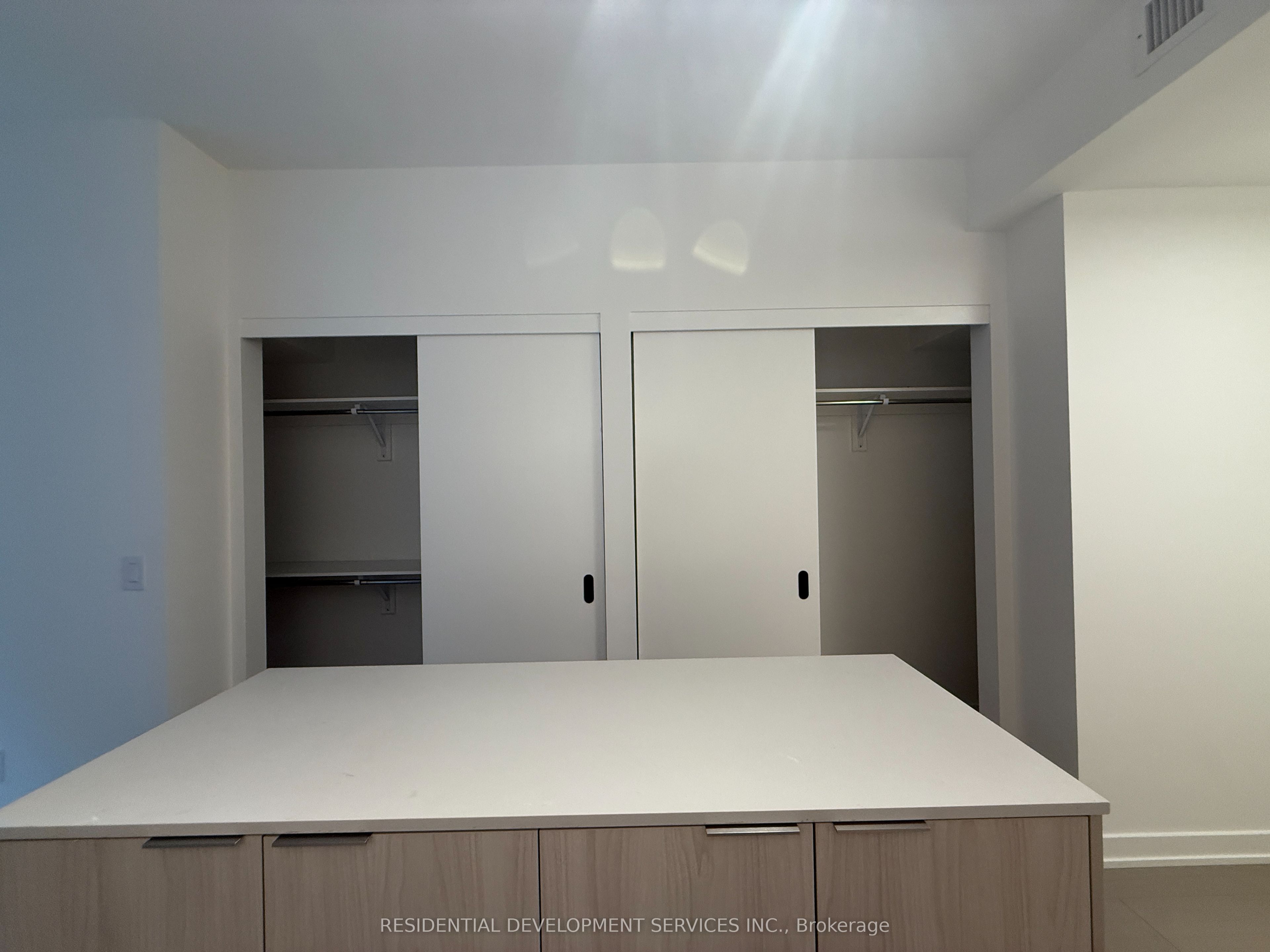 123 Portland Street 204, Toronto, ON M5V 0V9 photo 3