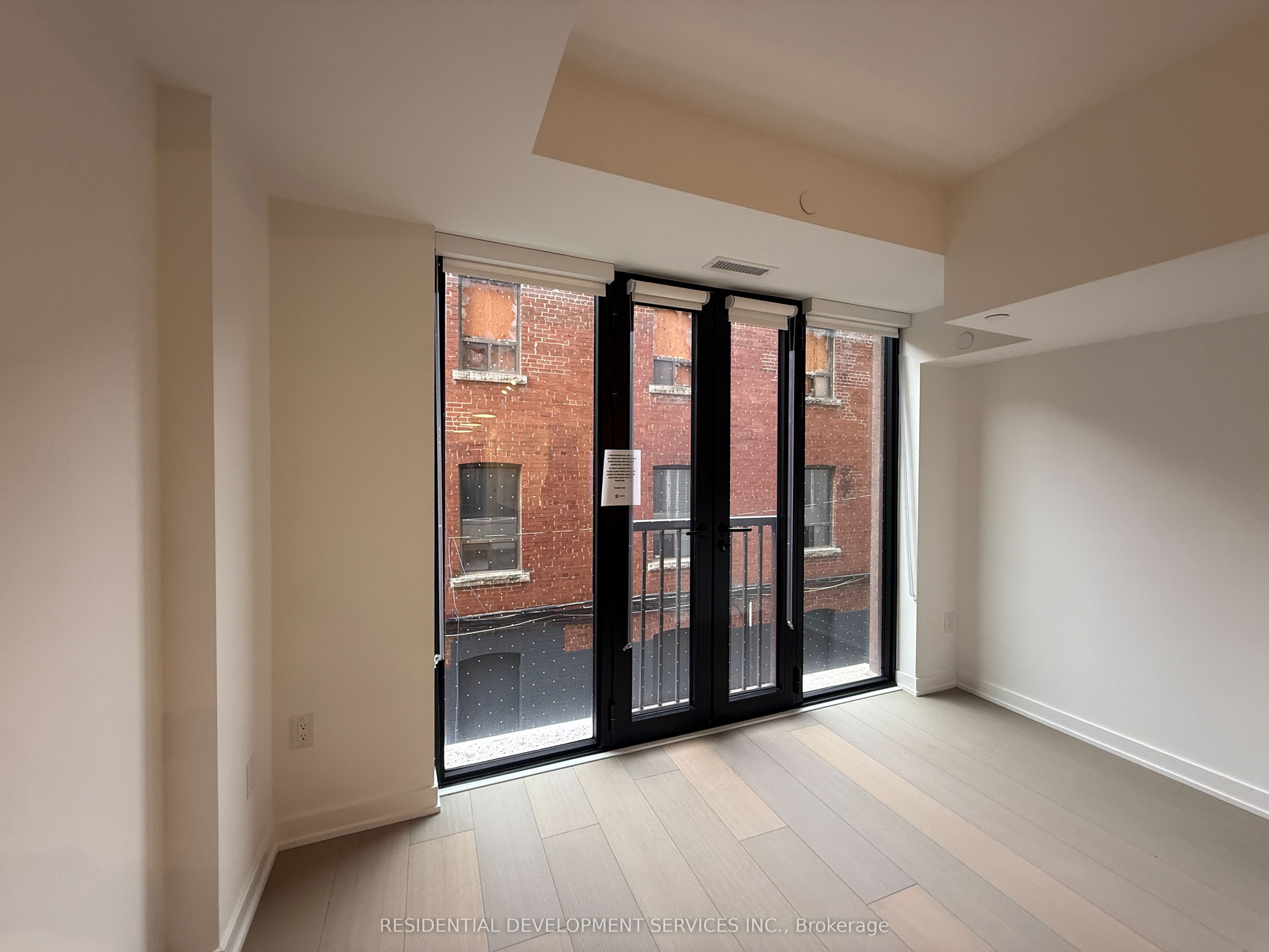 123 Portland Street 204, Toronto, ON M5V 0V9 photo 4