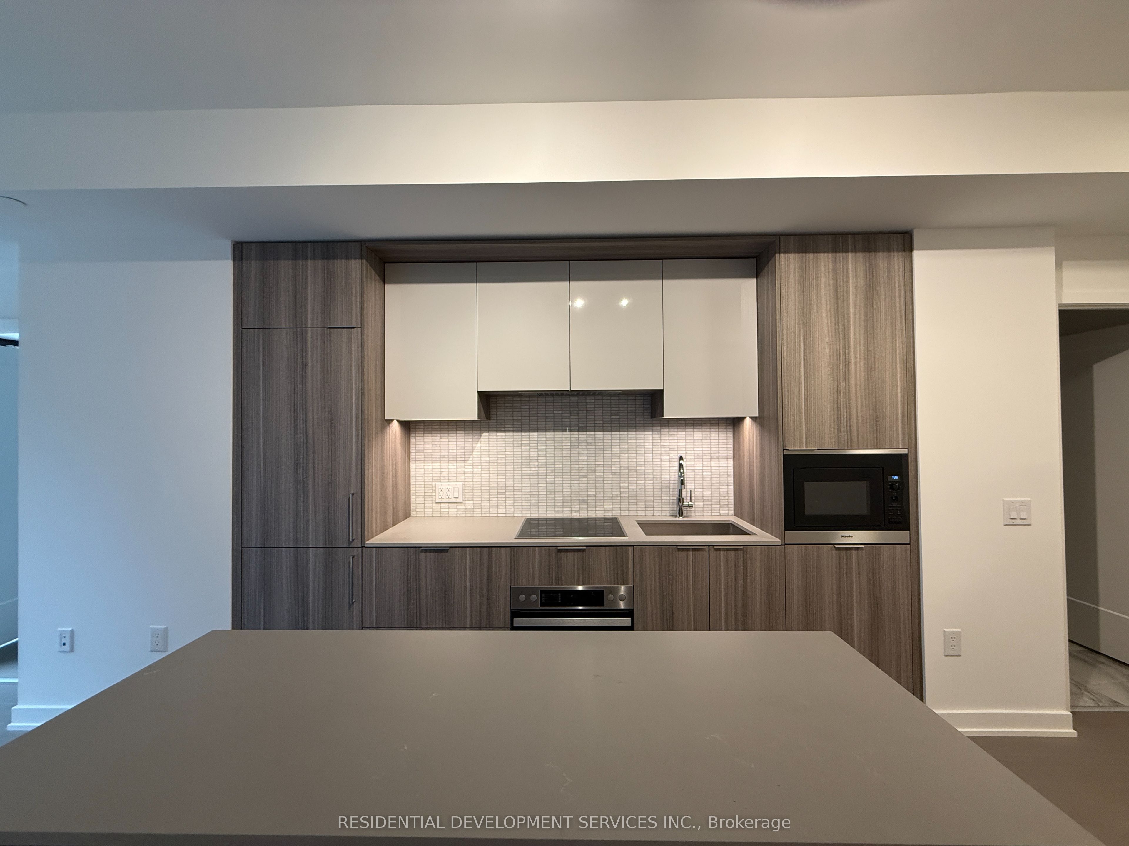 123 Portland Street 202, Toronto, ON M5V 0V9 photo 3