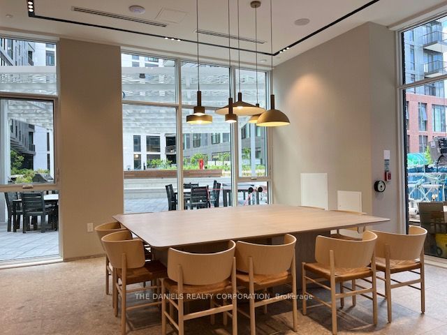 10 Oak Street 408, Toronto, ON M5A 0Z1
