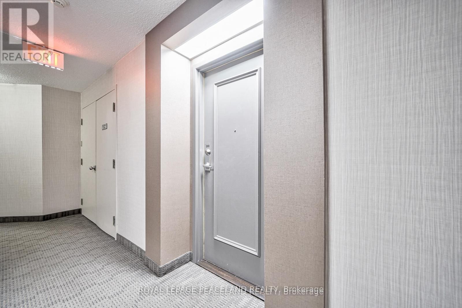 801 King Street W 203, Toronto, ON M5V 3C9 photo 4