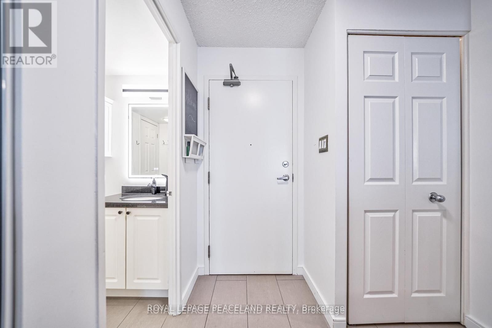 801 King Street W 203, Toronto, ON M5V 3C9 photo 5