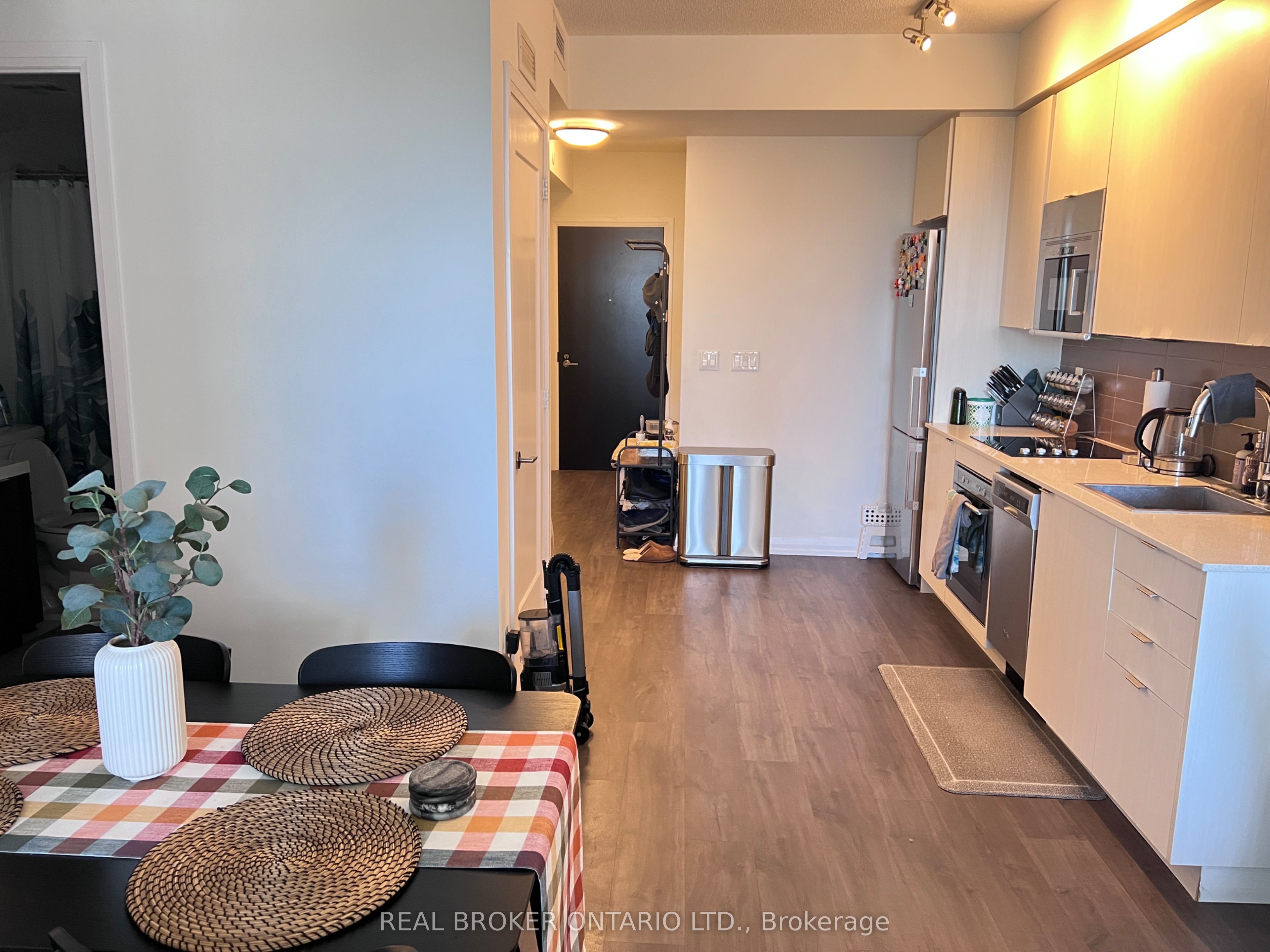 101 Erskine Avenue 1207, Toronto, ON M4P 0C5 photo 4