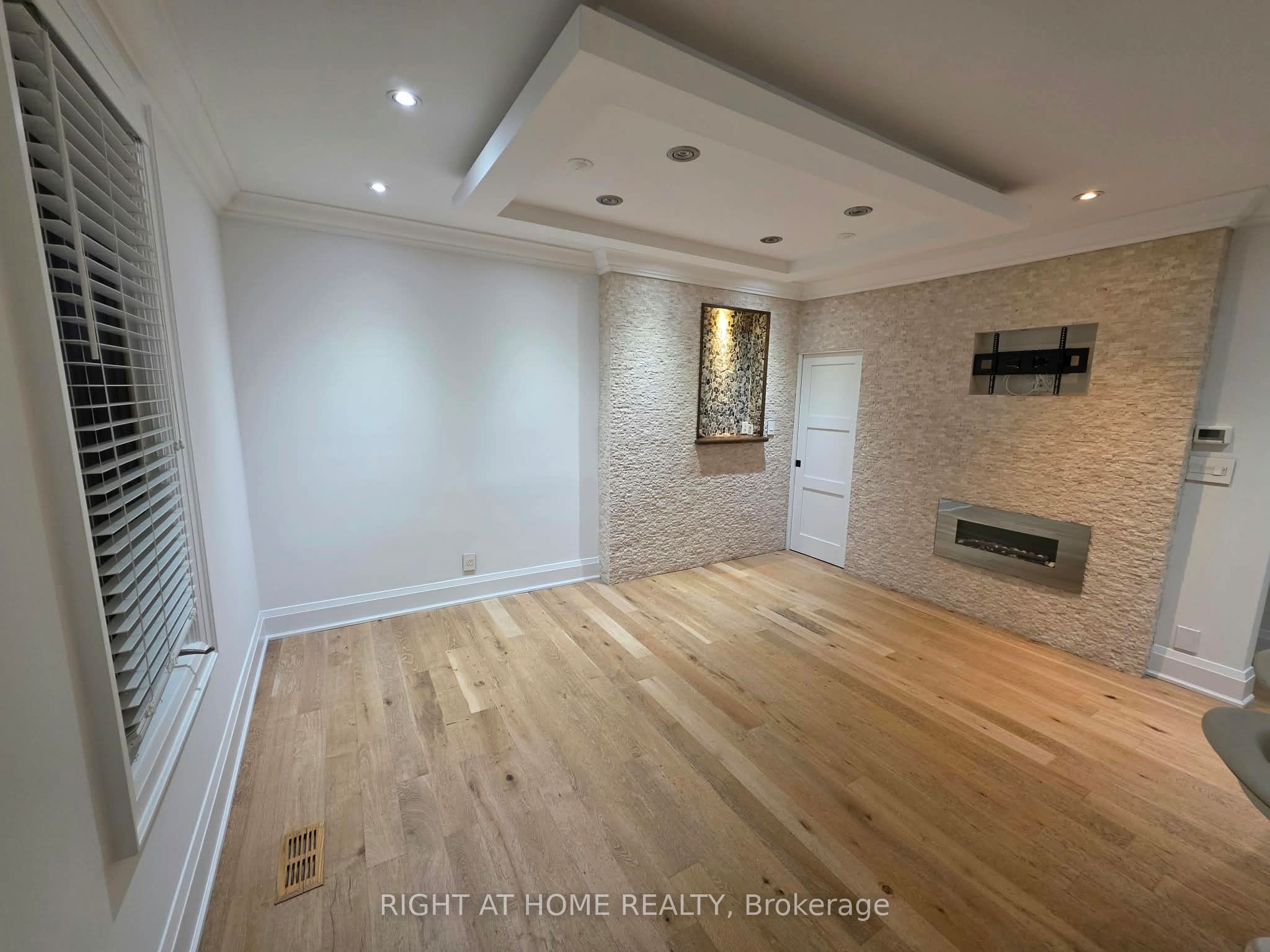 154 Davisville Avenue, Toronto, ON M4S 1E8 photo 3