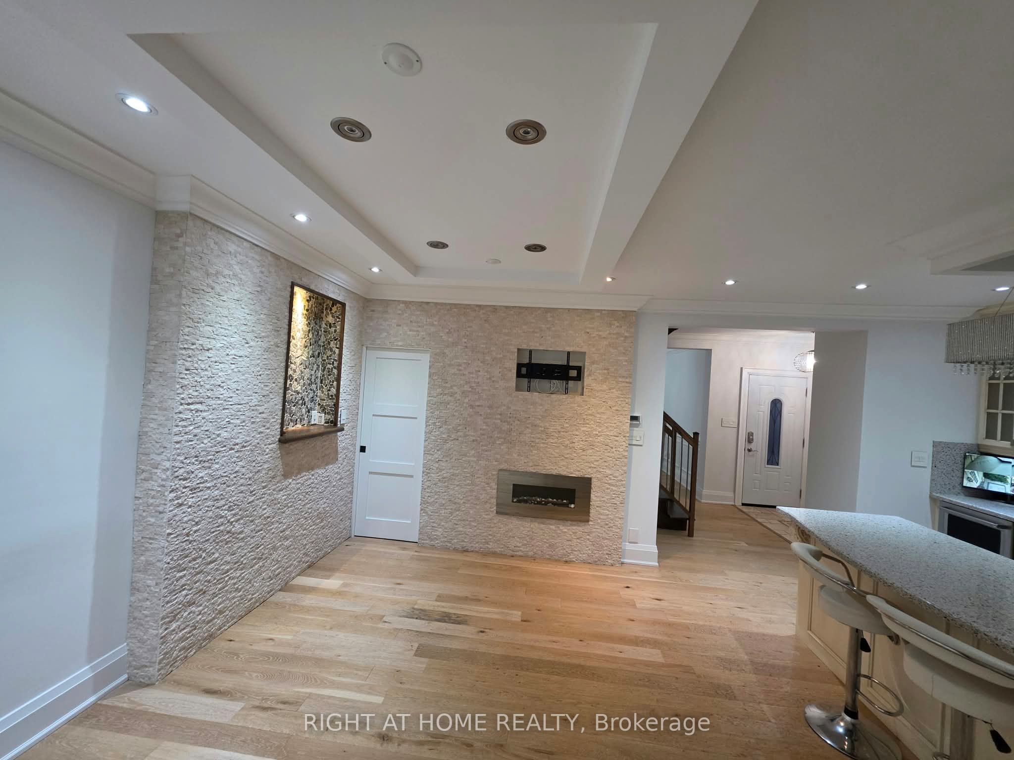 154 Davisville Avenue, Toronto, ON M4S 1E8 photo 4